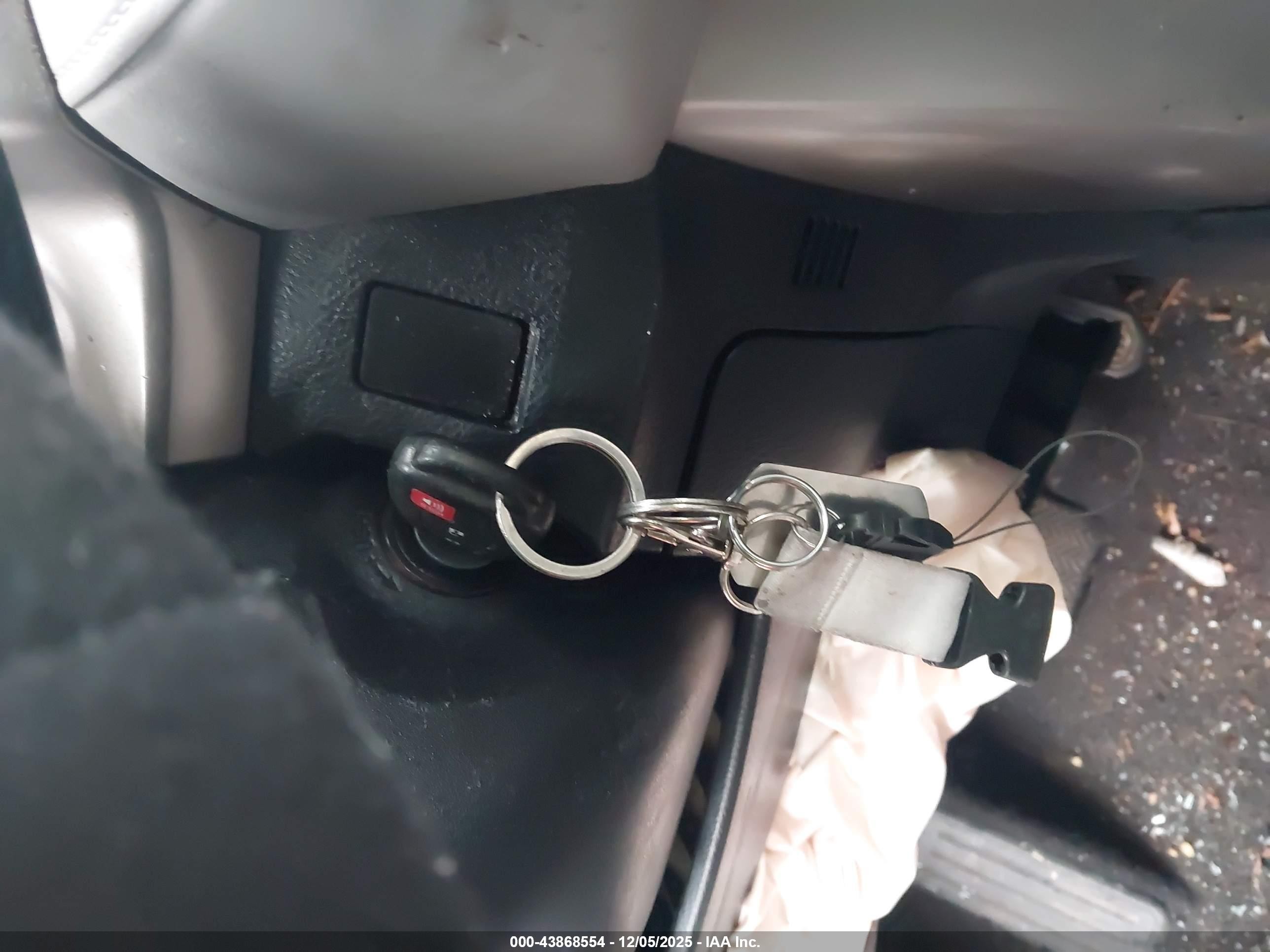 2015 Toyota Rav4 Le Белый vin: JTMZFREV7FJ051366