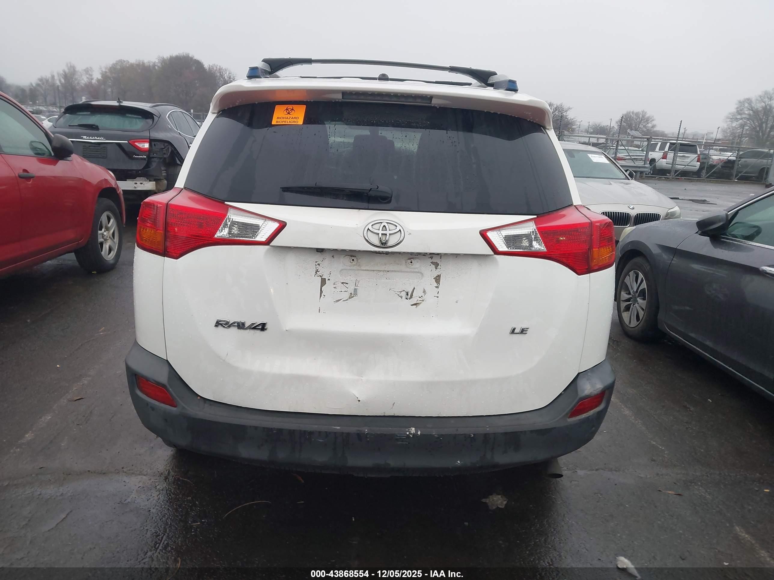 2015 Toyota Rav4 Le Белый vin: JTMZFREV7FJ051366