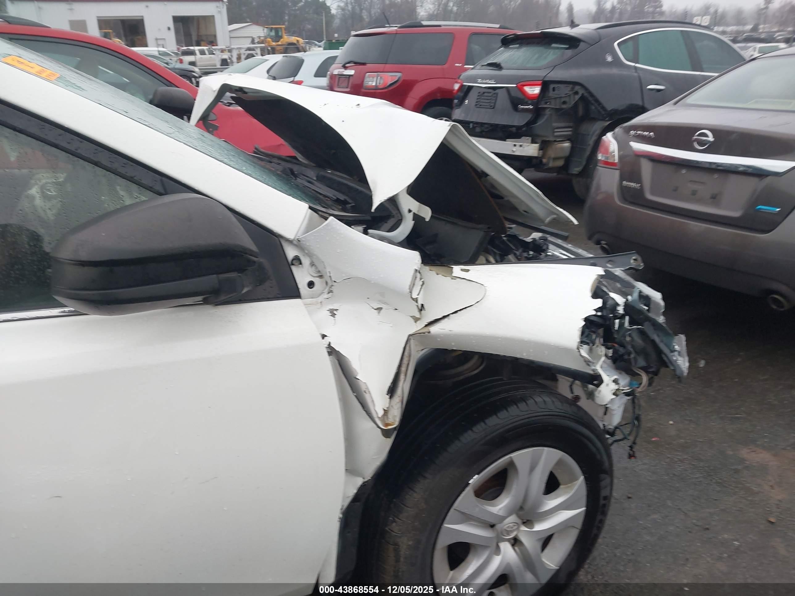 2015 Toyota Rav4 Le Белый vin: JTMZFREV7FJ051366