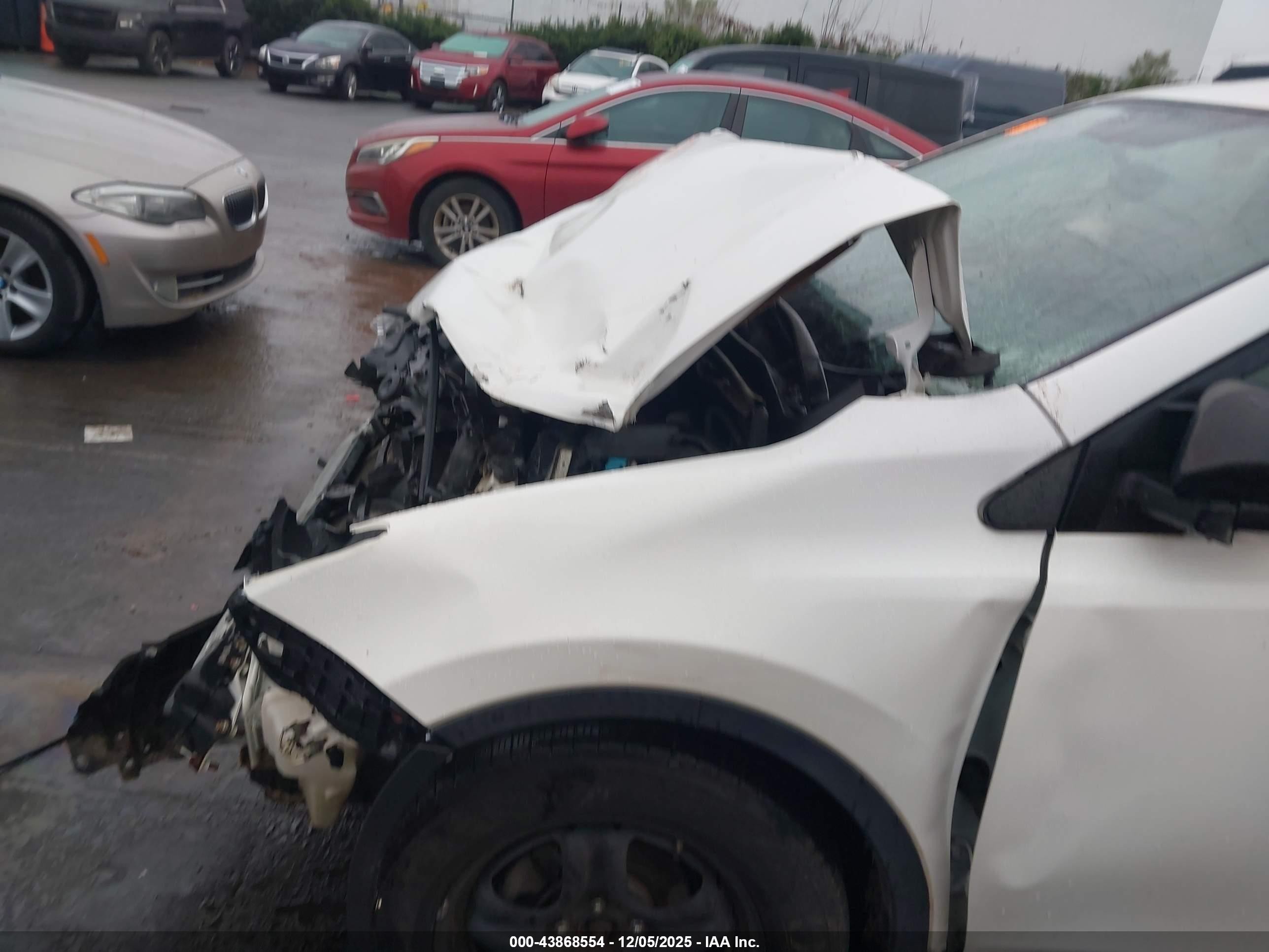 2015 Toyota Rav4 Le Белый vin: JTMZFREV7FJ051366