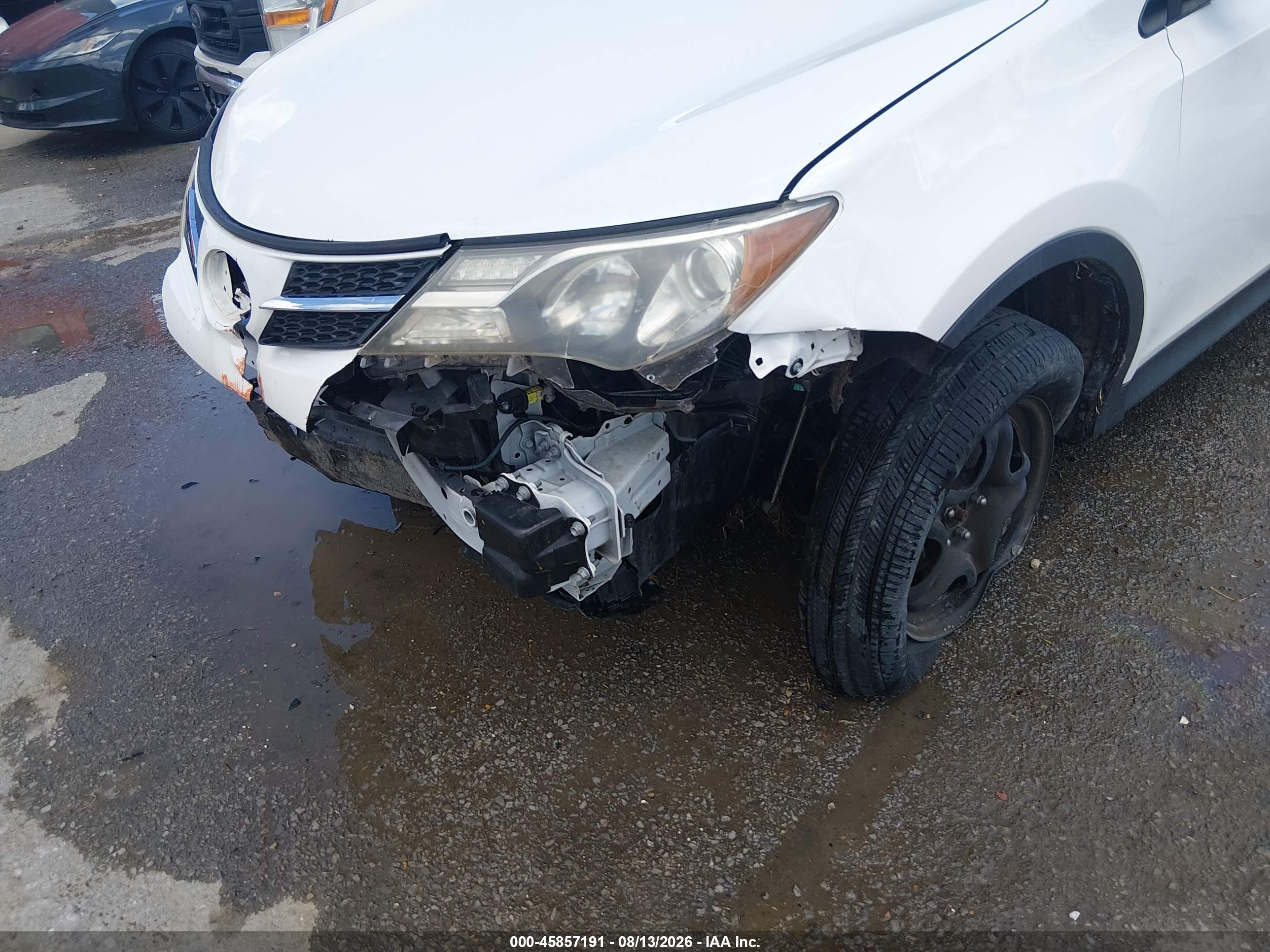 2015 Toyota Rav4 Le White vin: JTMZFREV7FJ054431