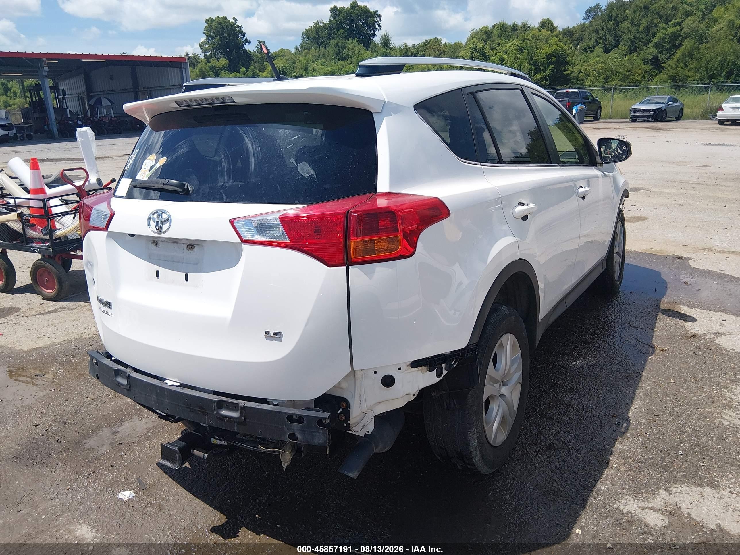 2015 Toyota Rav4 Le White vin: JTMZFREV7FJ054431