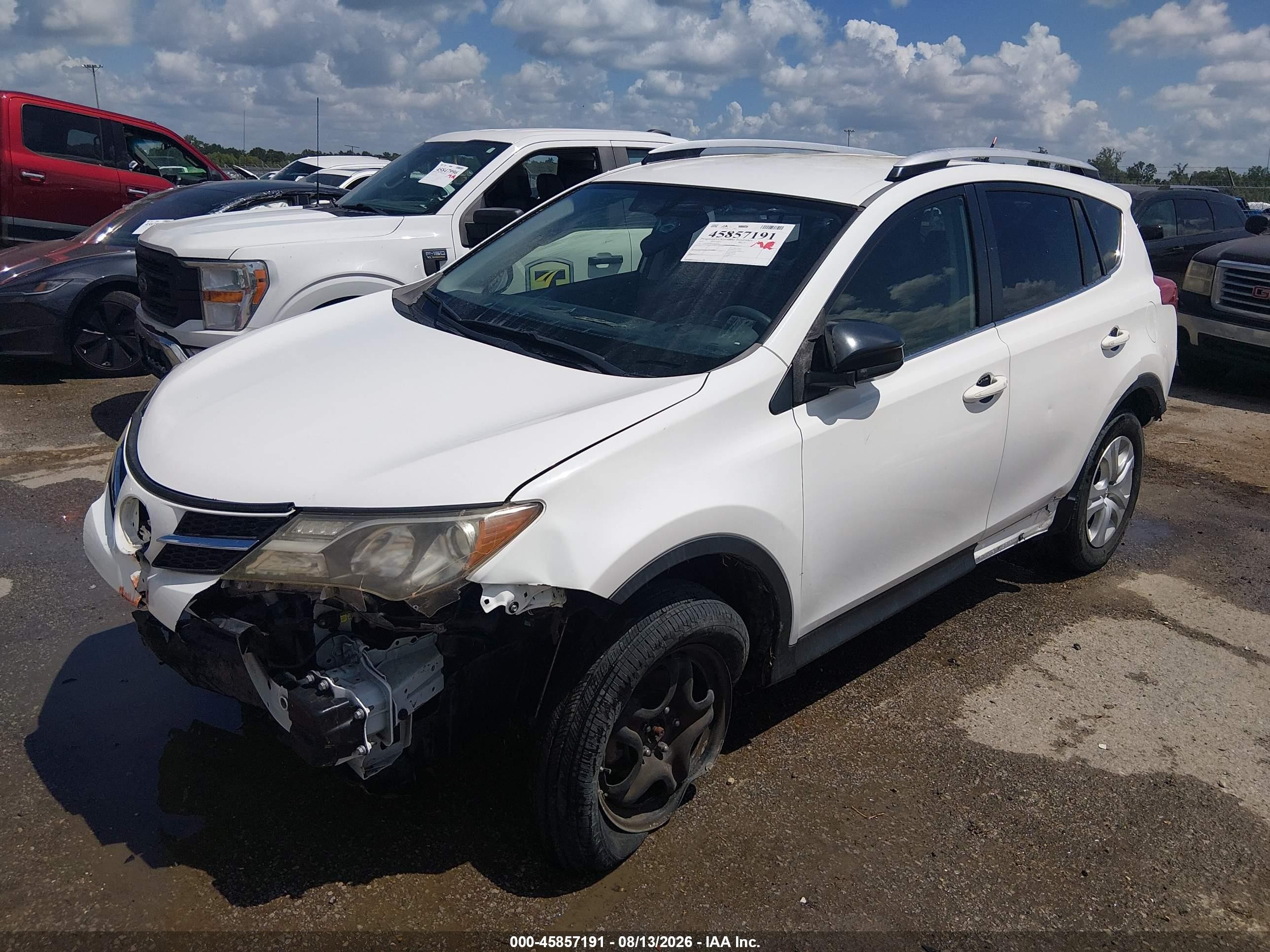 2015 Toyota Rav4 Le White vin: JTMZFREV7FJ054431