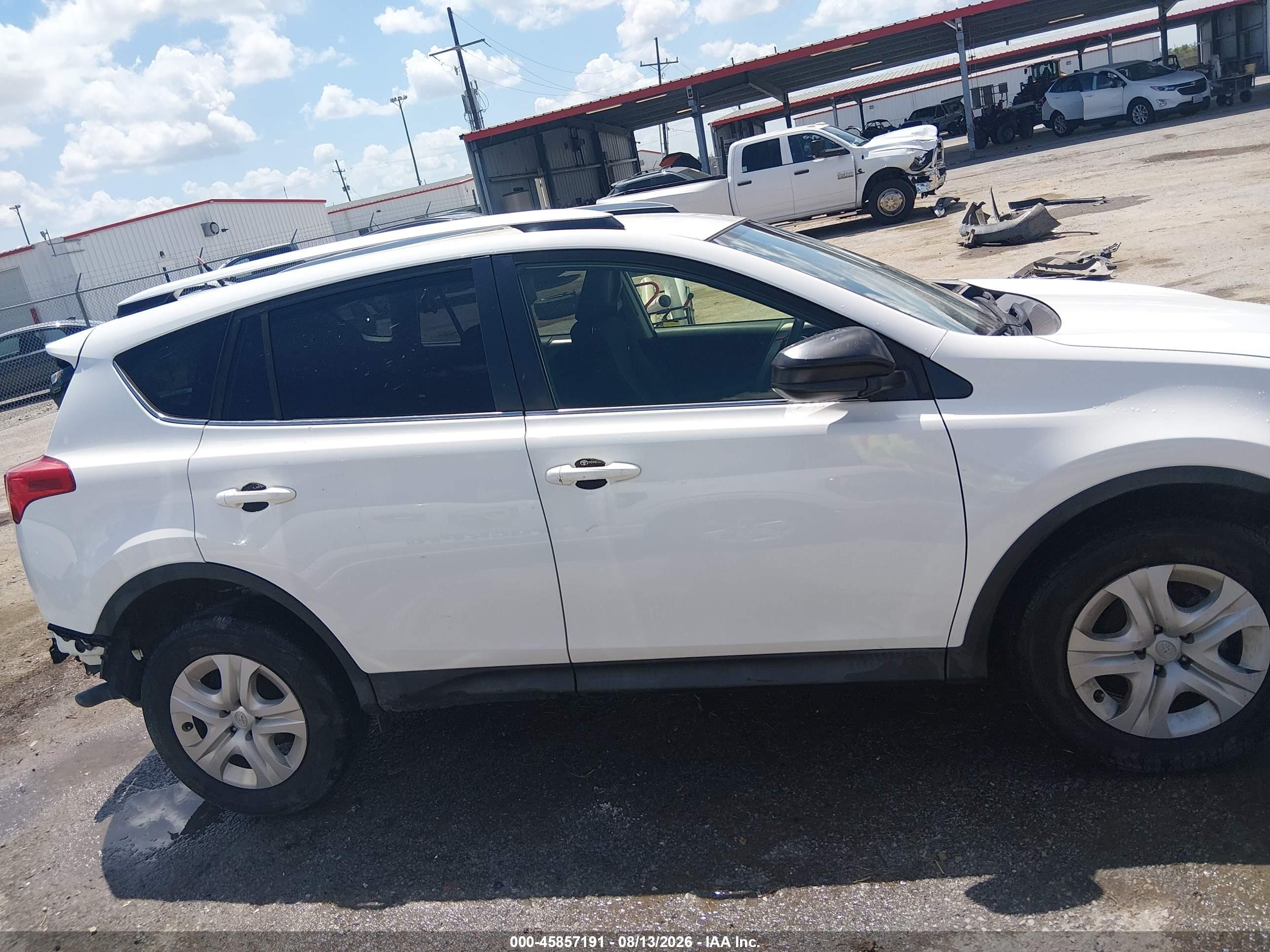 2015 Toyota Rav4 Le White vin: JTMZFREV7FJ054431