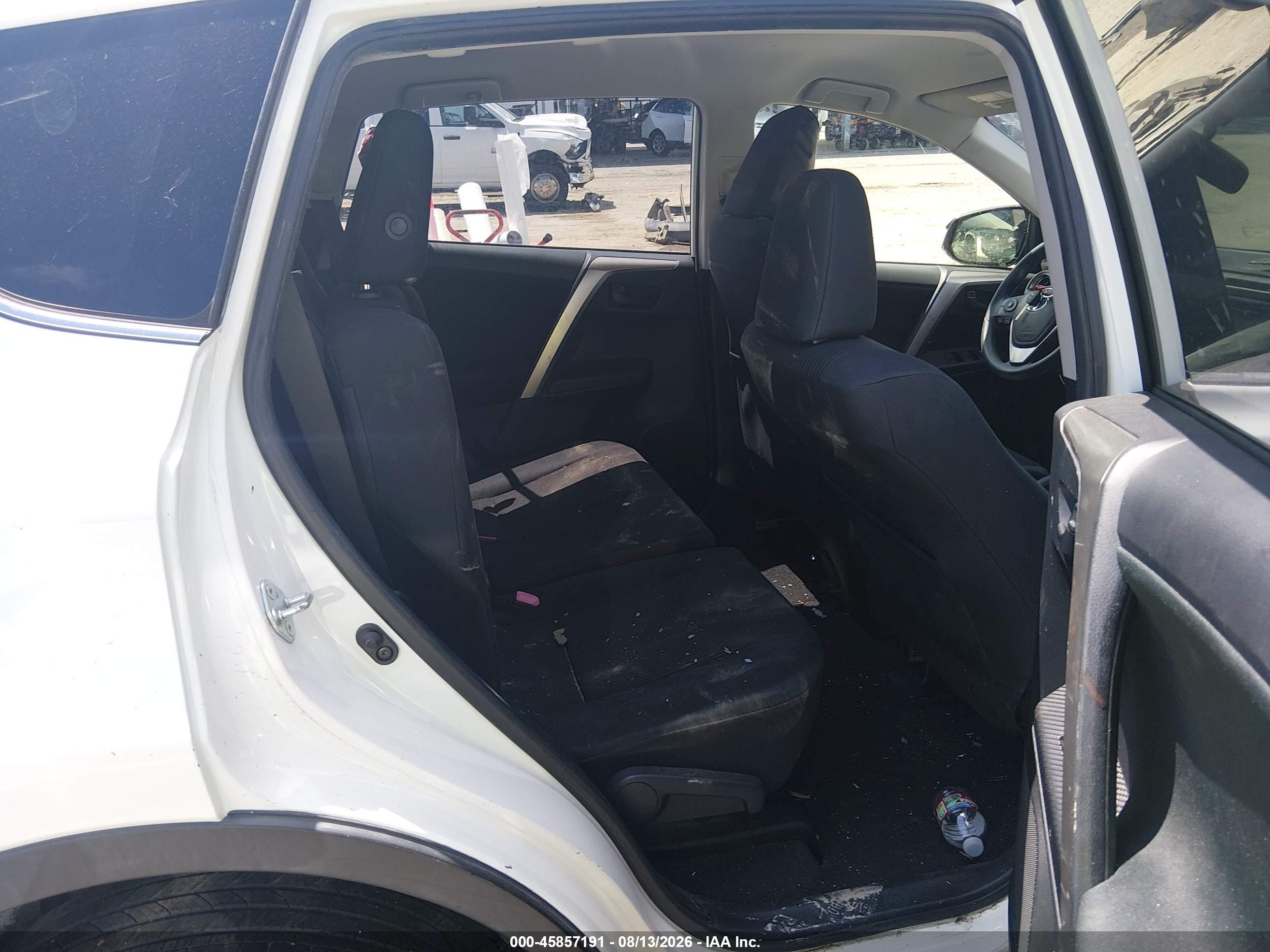 2015 Toyota Rav4 Le White vin: JTMZFREV7FJ054431