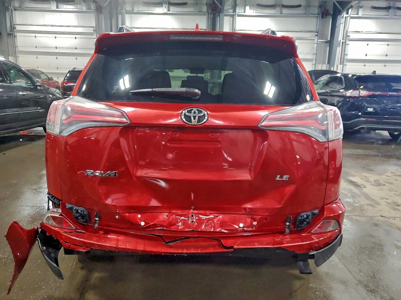 2016 Toyota Rav4 Le Red vin: JTMZFREV7GJ091108