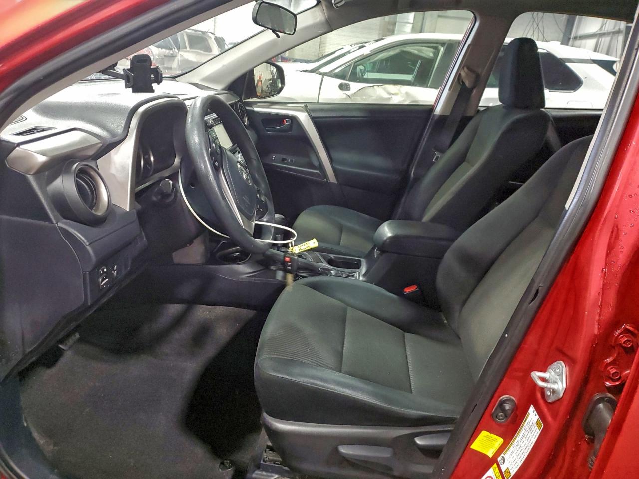 2016 Toyota Rav4 Le Red vin: JTMZFREV7GJ091108