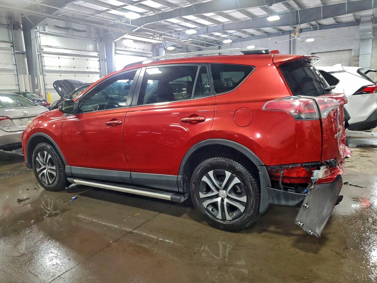 2016 Toyota Rav4 Le Red vin: JTMZFREV7GJ091108