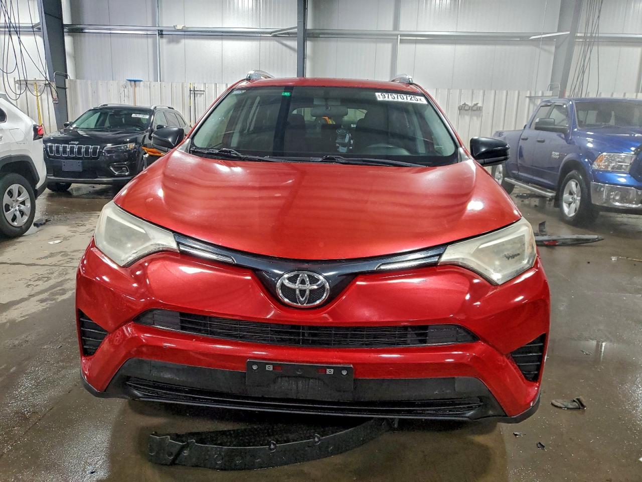 2016 Toyota Rav4 Le Red vin: JTMZFREV7GJ091108