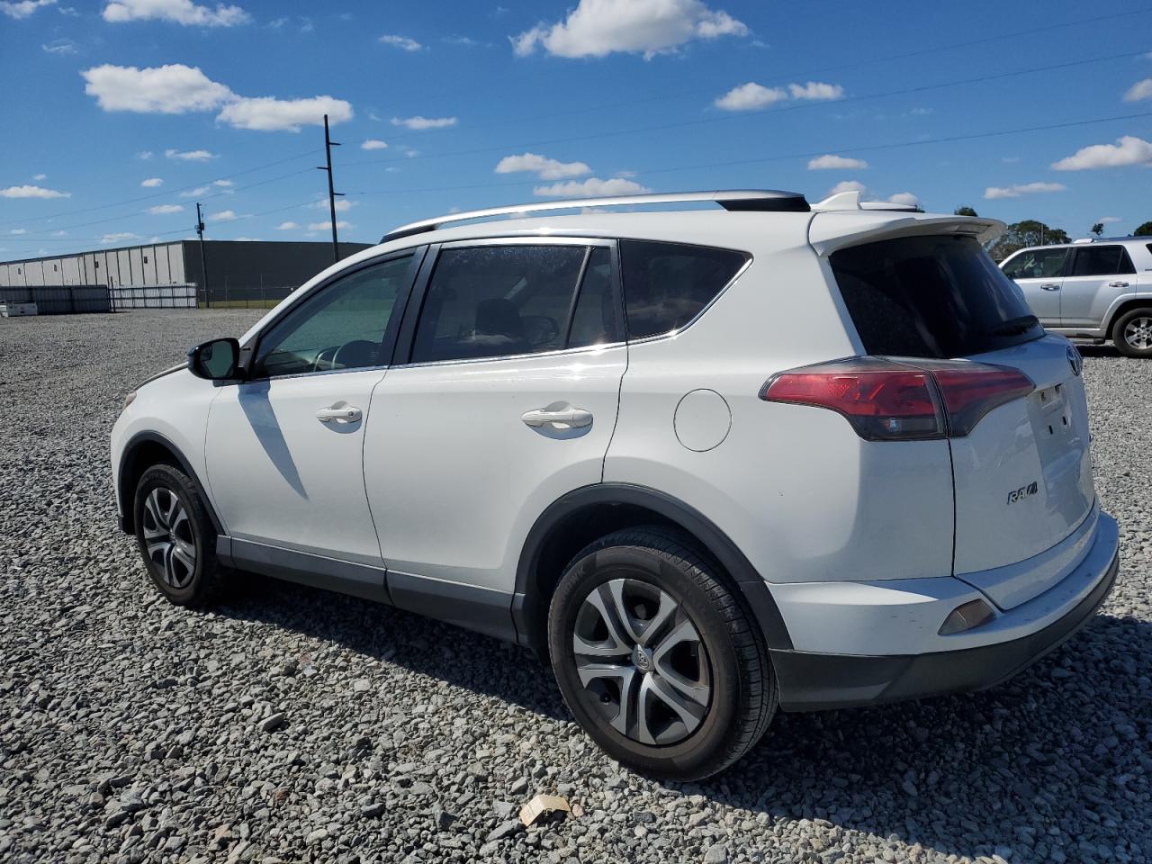 2017 Toyota Rav4 Le White vin: JTMZFREV7HJ700828