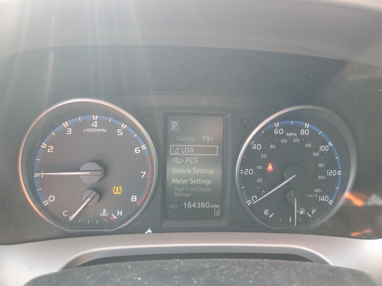 2017 Toyota Rav4 Le White vin: JTMZFREV7HJ700828