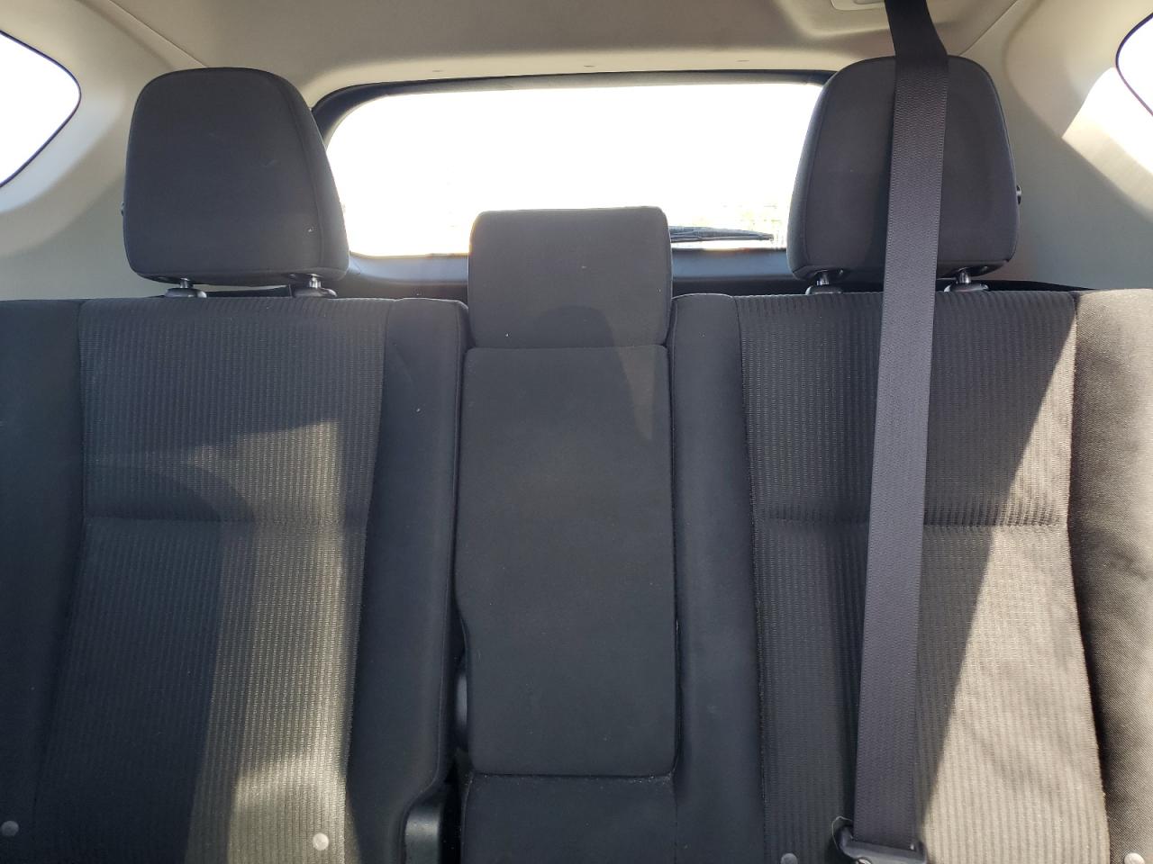 2017 Toyota Rav4 Le White vin: JTMZFREV7HJ700828