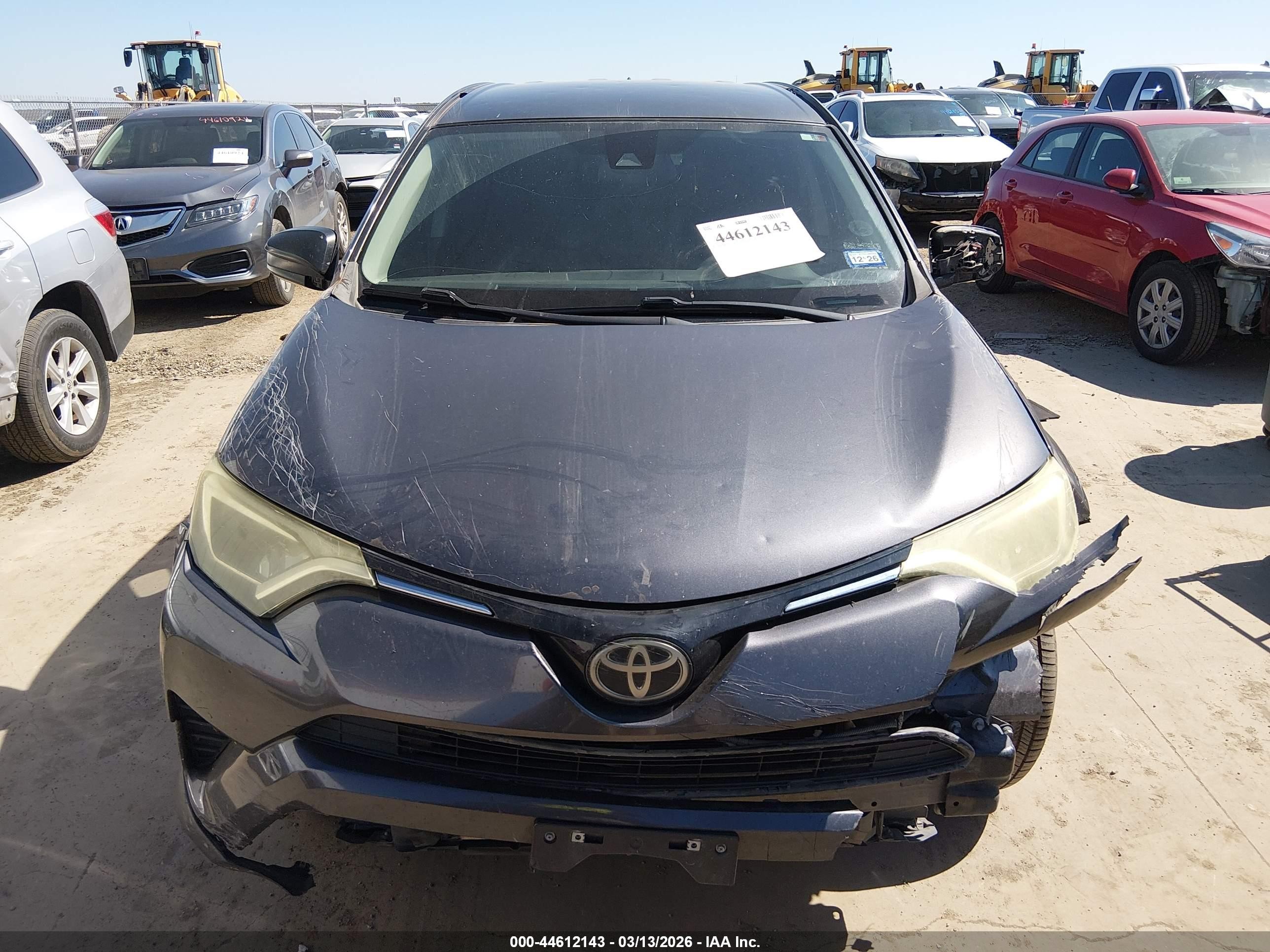 2018 Toyota Rav4 Le Gray vin: JTMZFREV7JJ150441