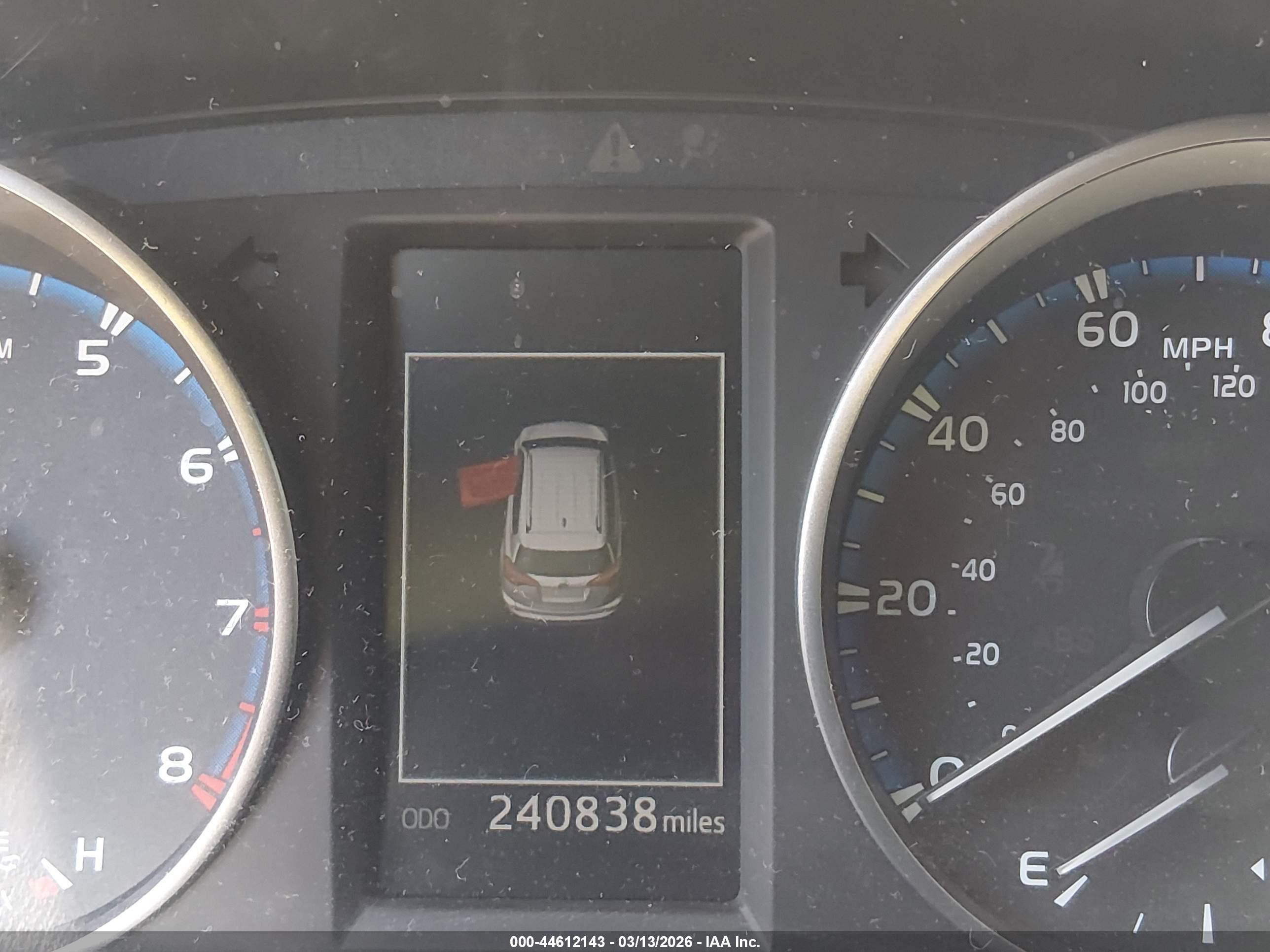 2018 Toyota Rav4 Le Gray vin: JTMZFREV7JJ150441