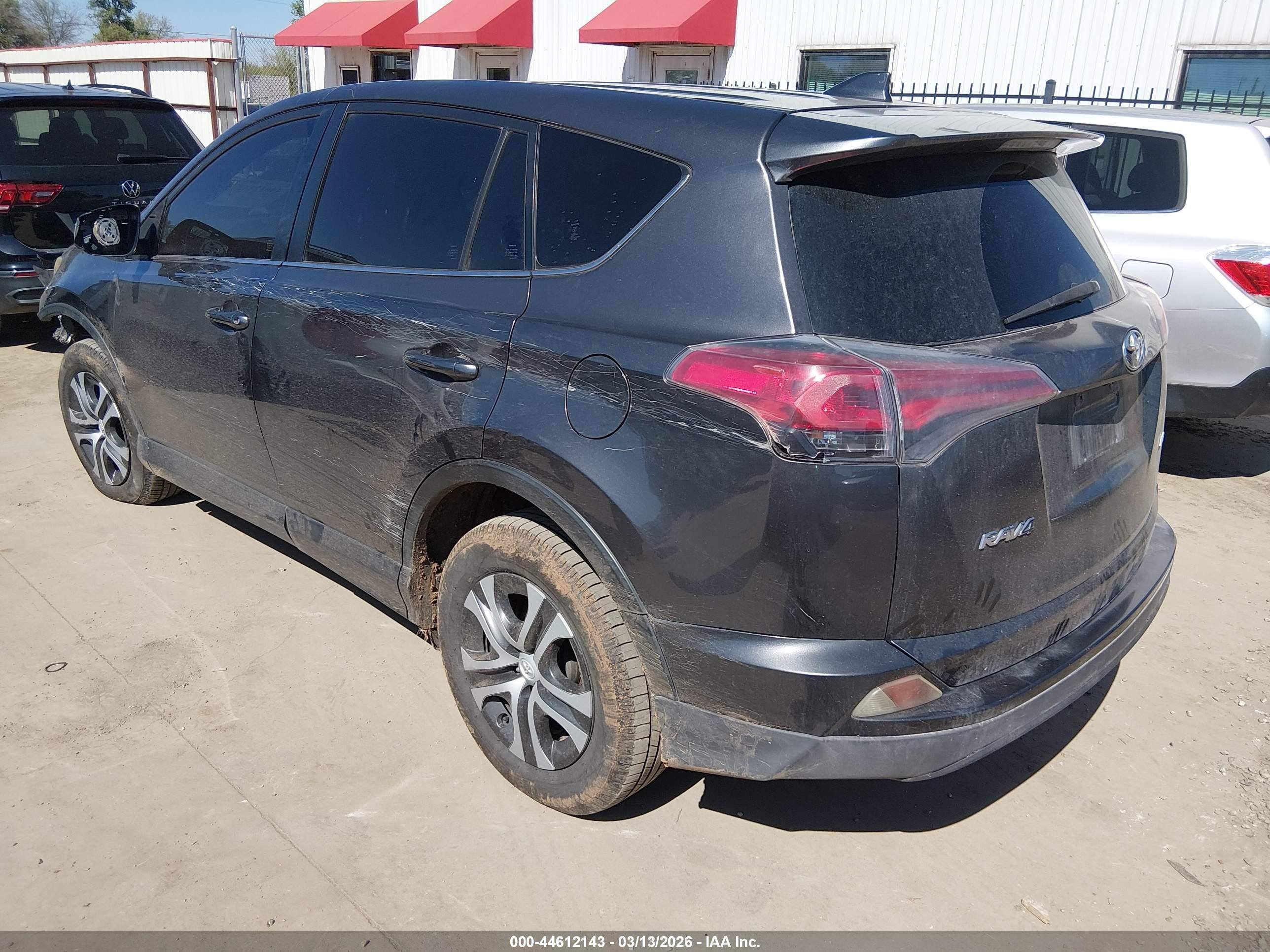 2018 Toyota Rav4 Le Gray vin: JTMZFREV7JJ150441