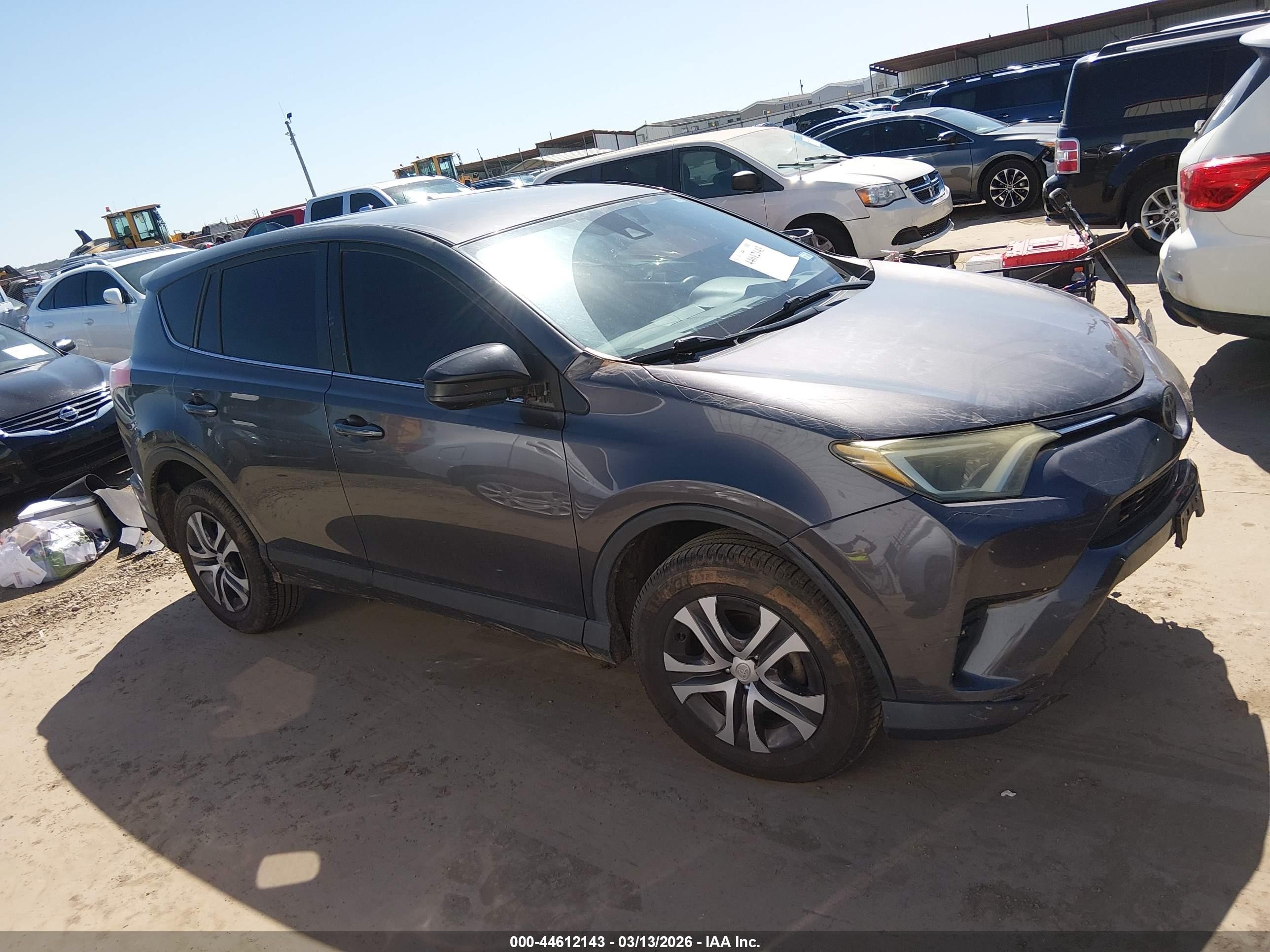 2018 Toyota Rav4 Le Gray vin: JTMZFREV7JJ150441