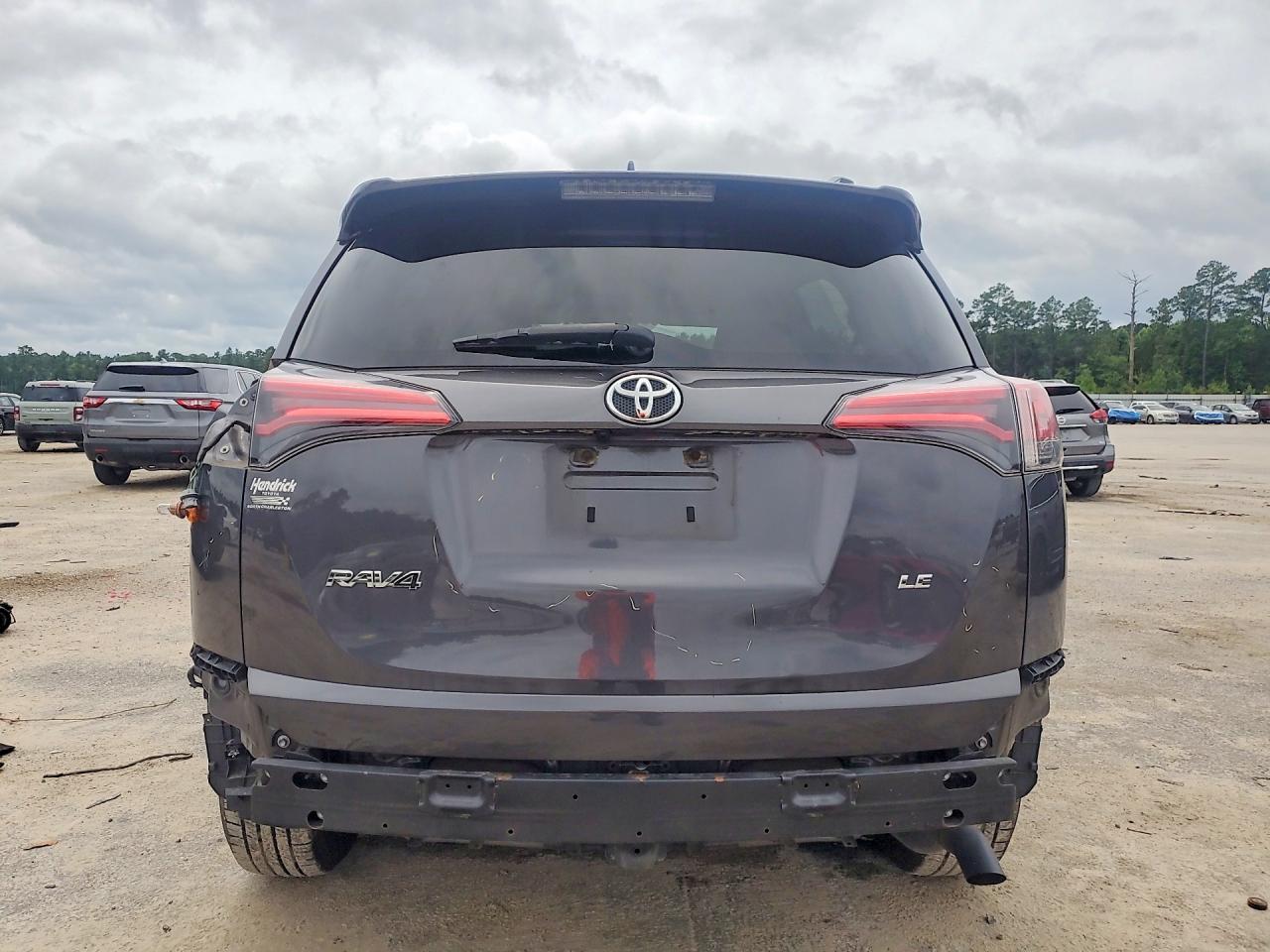 2018 Toyota Rav4 Le Gray vin: JTMZFREV7JJ178739