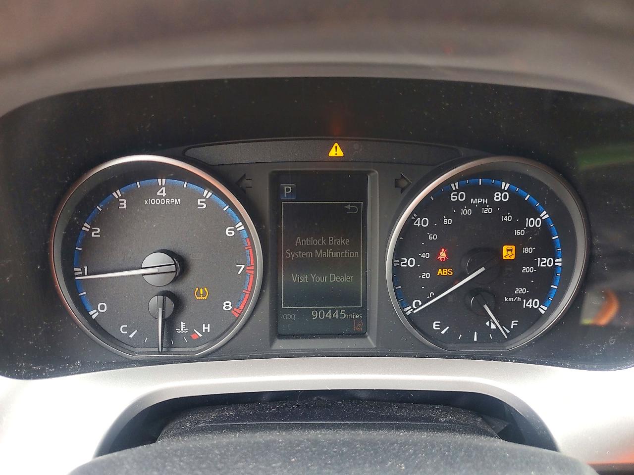 2018 Toyota Rav4 Le Gray vin: JTMZFREV7JJ178739