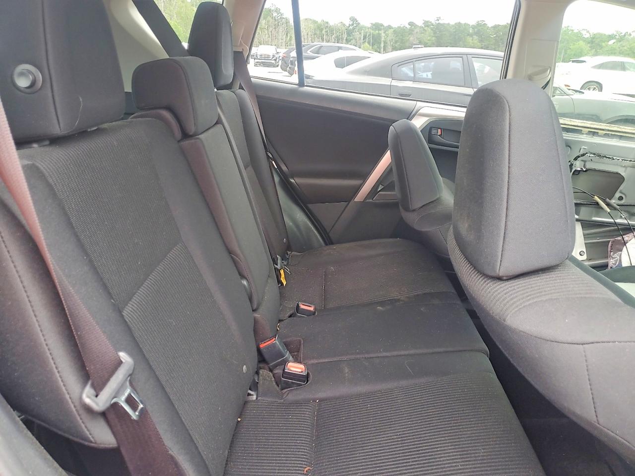 2018 Toyota Rav4 Le Gray vin: JTMZFREV7JJ178739