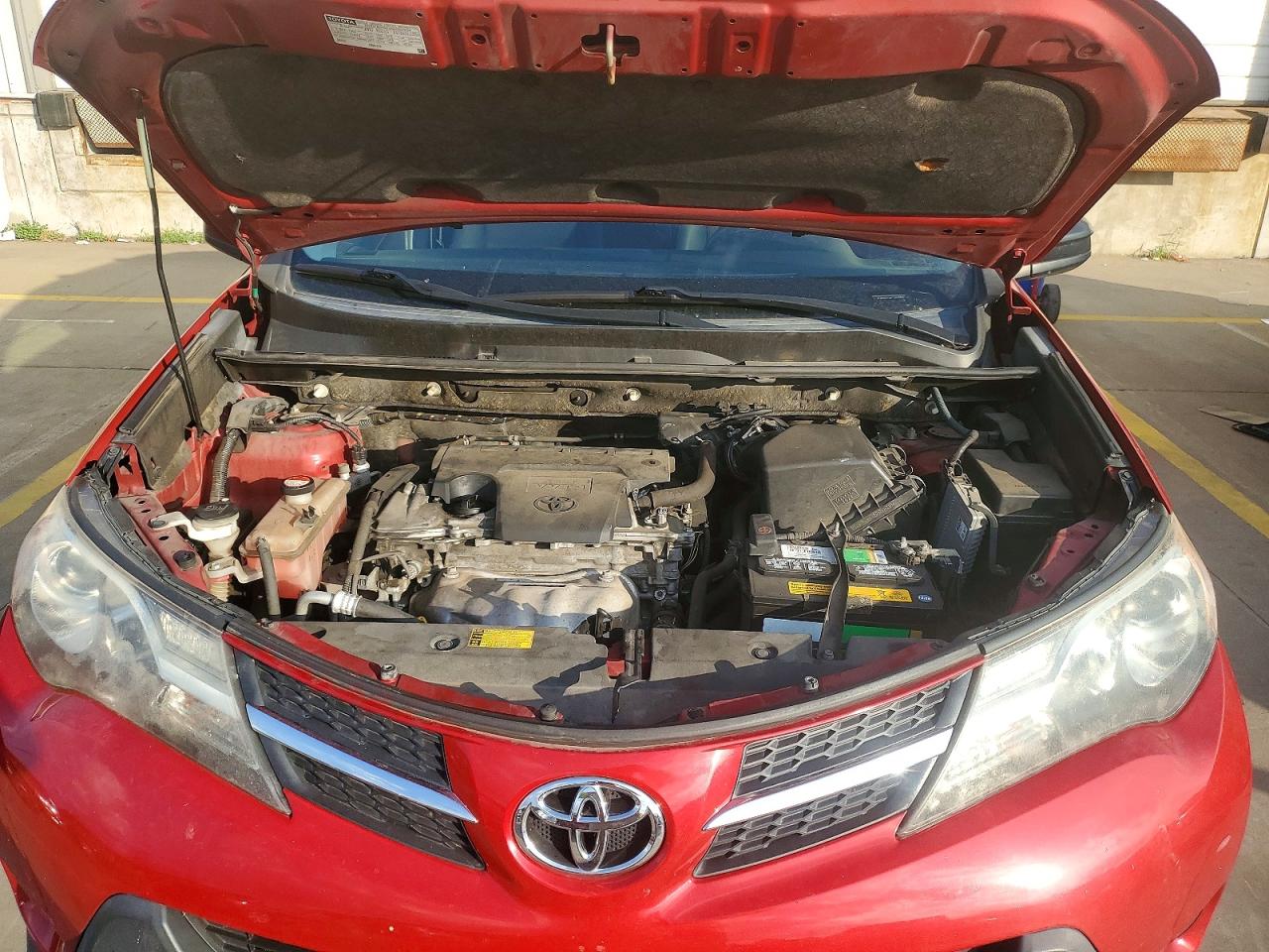 2014 Toyota Rav4 Le Red vin: JTMZFREV8EJ009352
