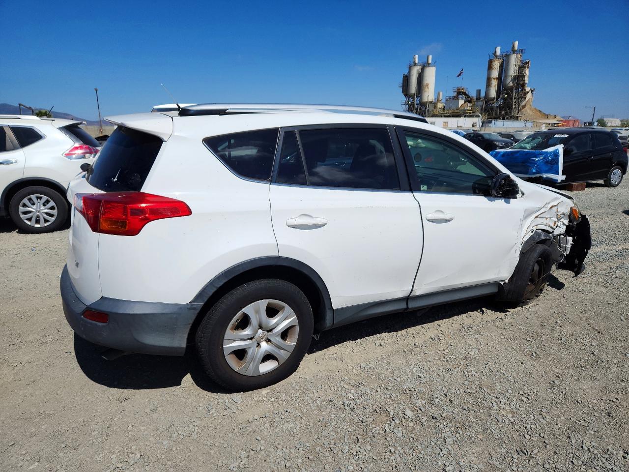 2014 Toyota Rav4 Le White vin: JTMZFREV8EJ023655