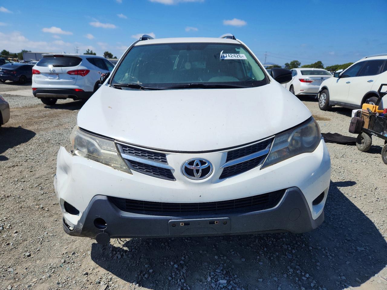 2014 Toyota Rav4 Le White vin: JTMZFREV8EJ023655
