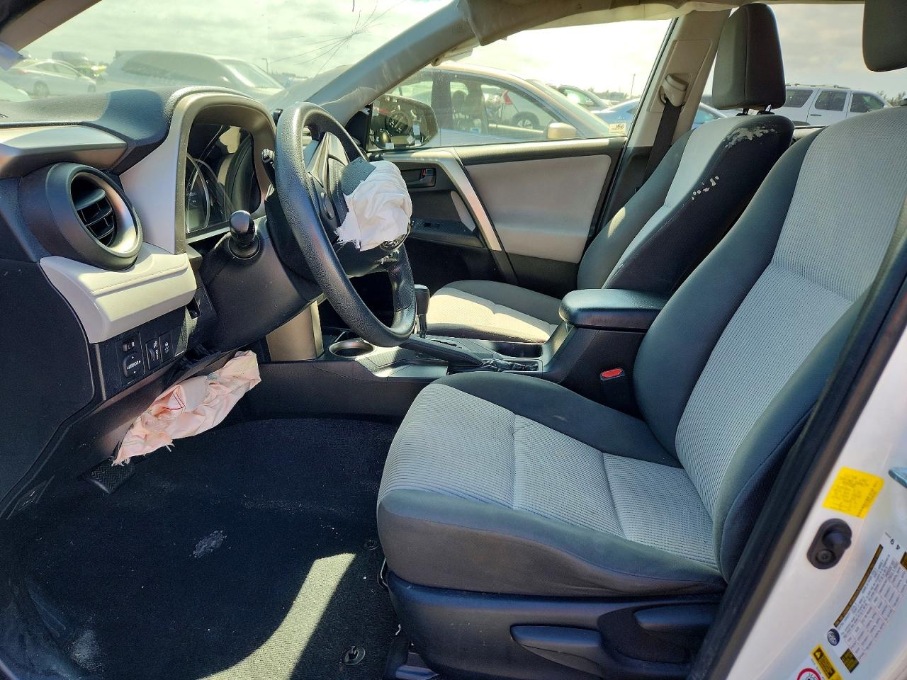 2014 Toyota Rav4 Le White vin: JTMZFREV8EJ023655
