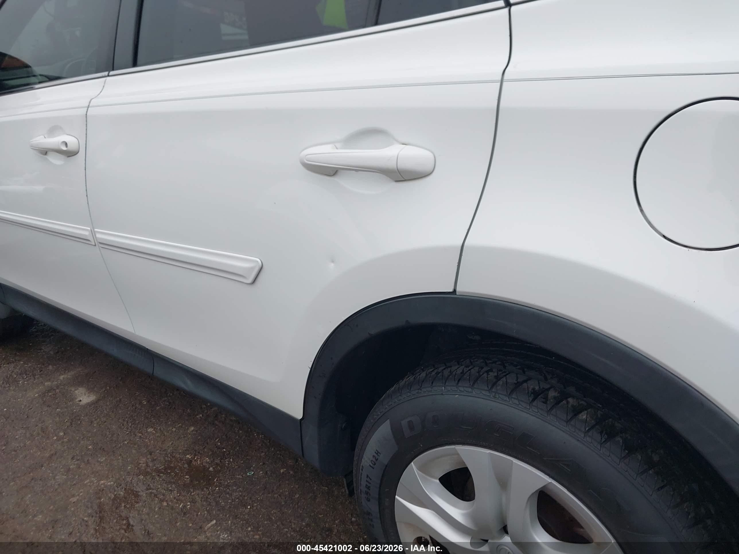 2014 Toyota Rav4 Le White vin: JTMZFREV8EJ023994