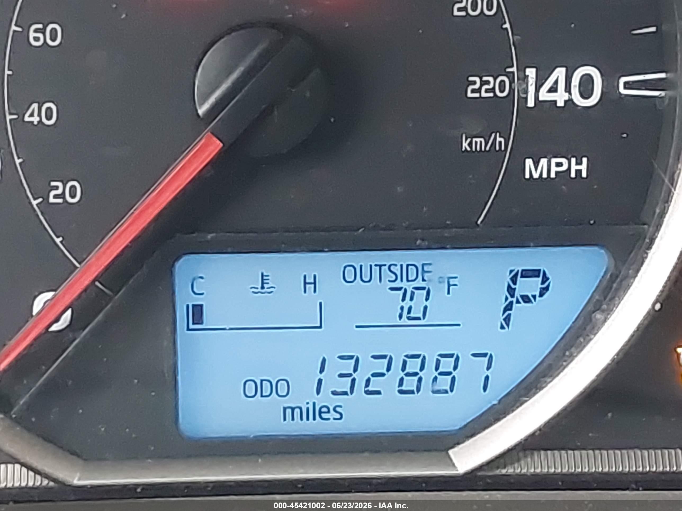 2014 Toyota Rav4 Le White vin: JTMZFREV8EJ023994