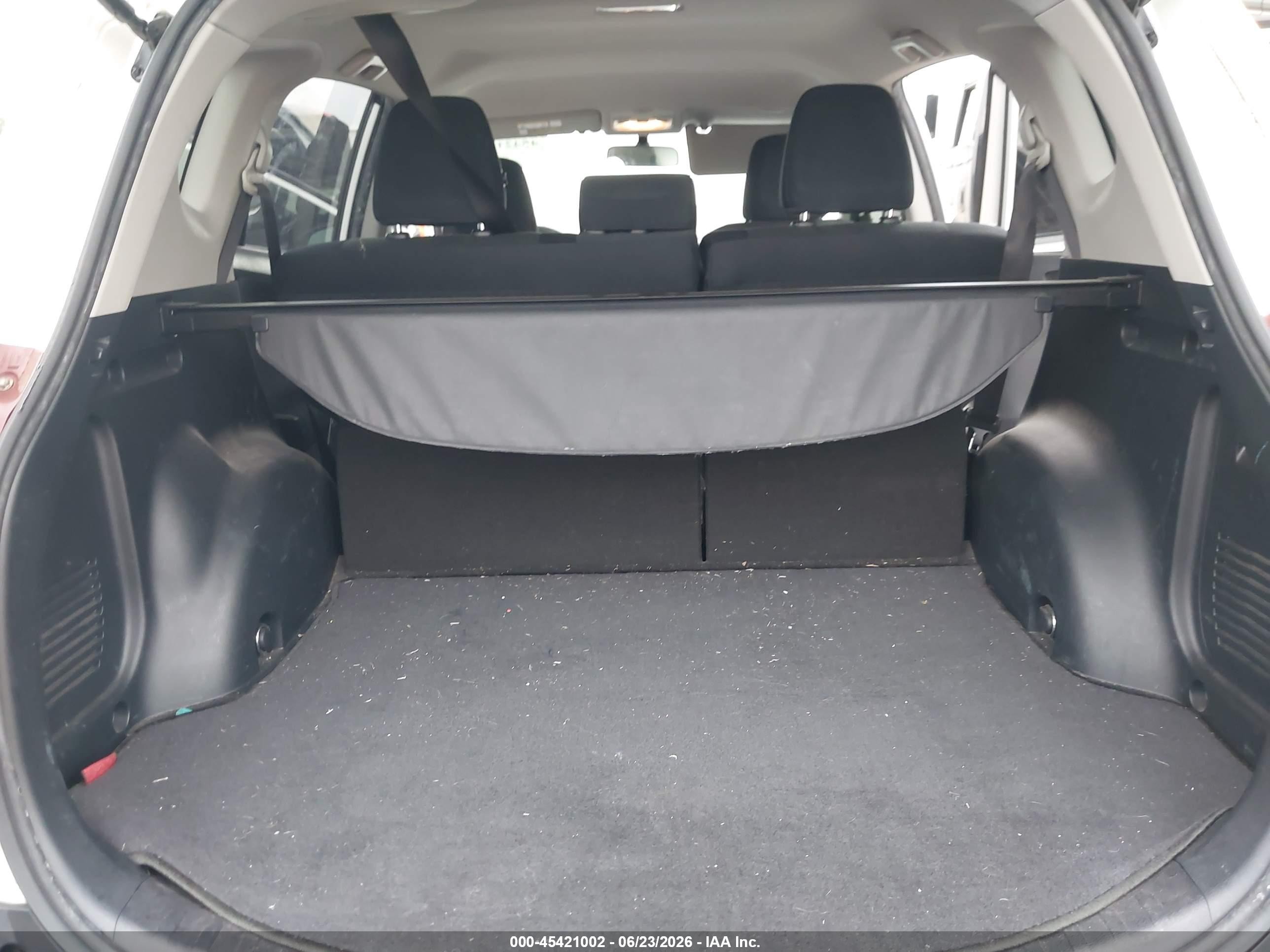 2014 Toyota Rav4 Le White vin: JTMZFREV8EJ023994
