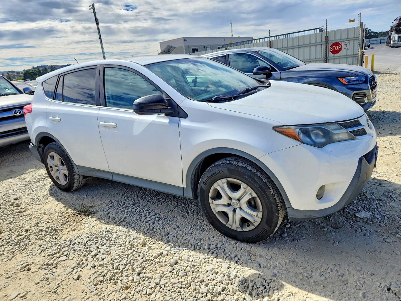 2015 Toyota Rav4 Le Белый vin: JTMZFREV8FD055537