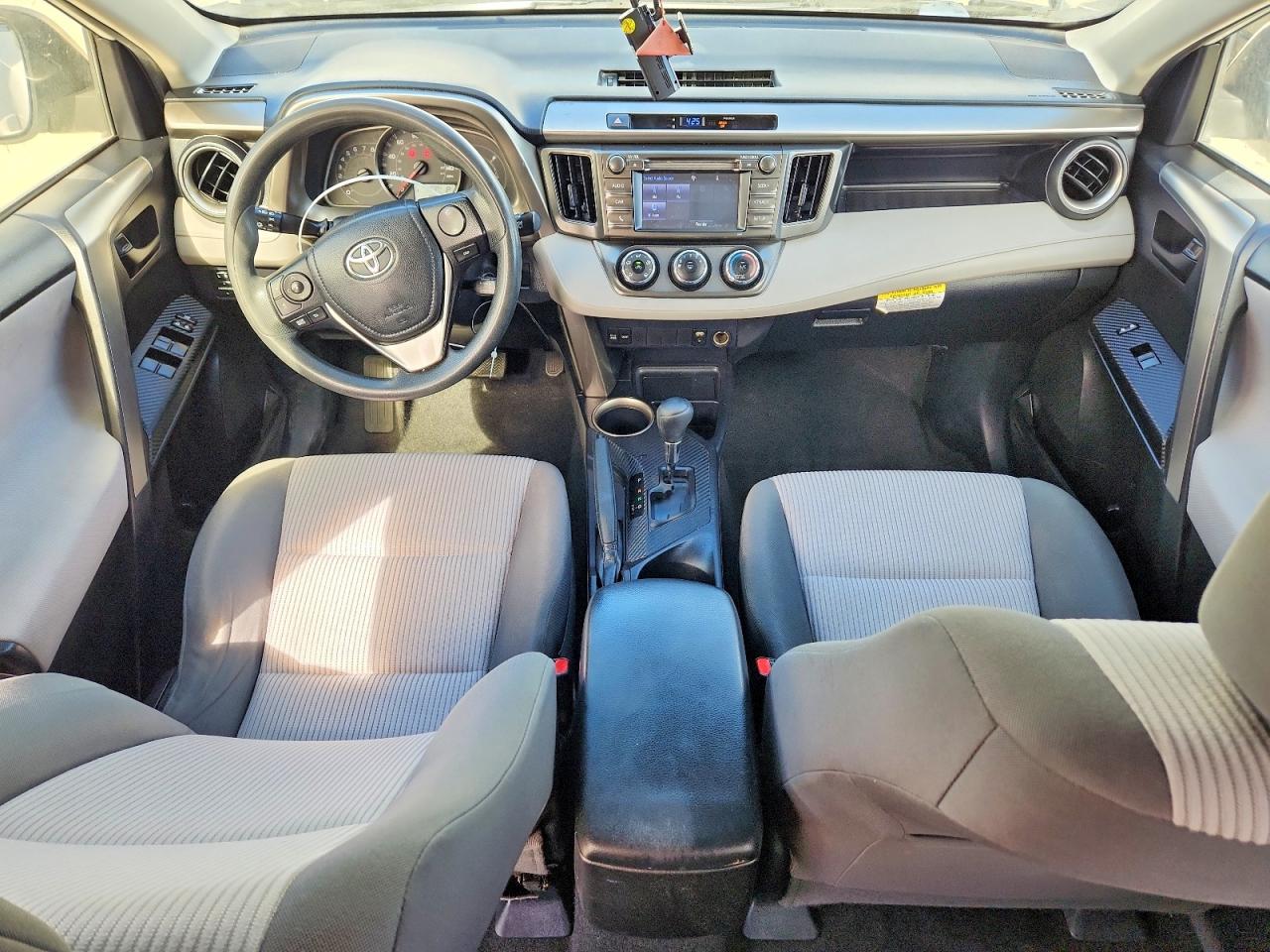 2015 Toyota Rav4 Le Белый vin: JTMZFREV8FD055537