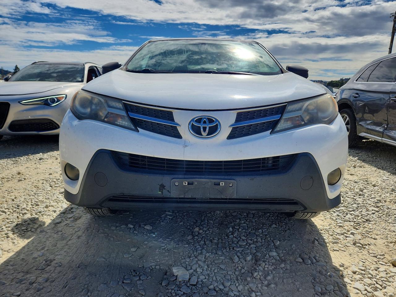 2015 Toyota Rav4 Le Белый vin: JTMZFREV8FD055537