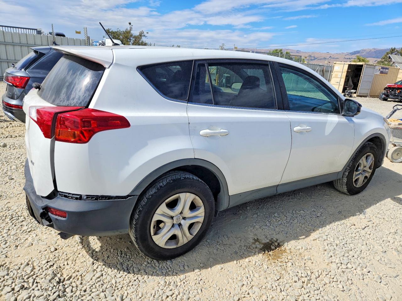 2015 Toyota Rav4 Le Белый vin: JTMZFREV8FD055537
