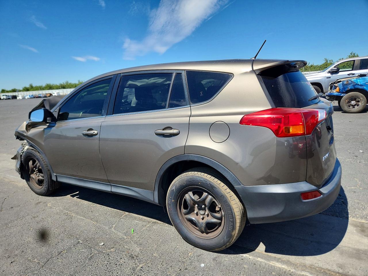 2015 Toyota Rav4 Le Brown vin: JTMZFREV8FD064335