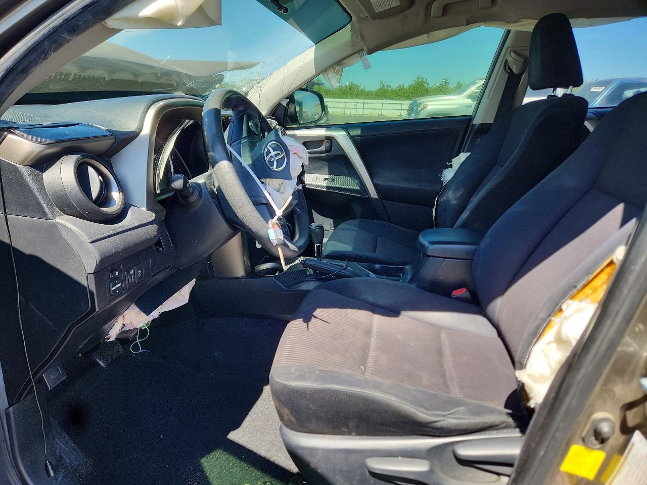 2015 Toyota Rav4 Le Brown vin: JTMZFREV8FD064335