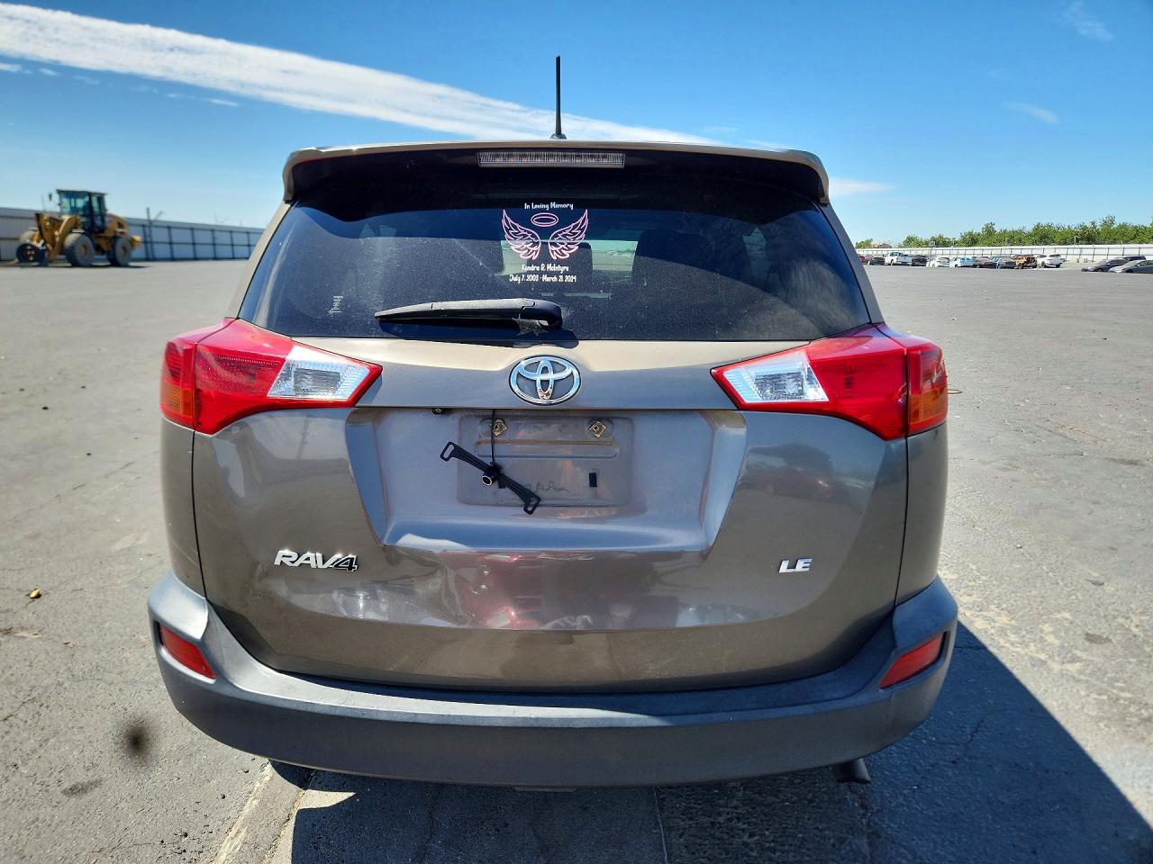 2015 Toyota Rav4 Le Brown vin: JTMZFREV8FD064335