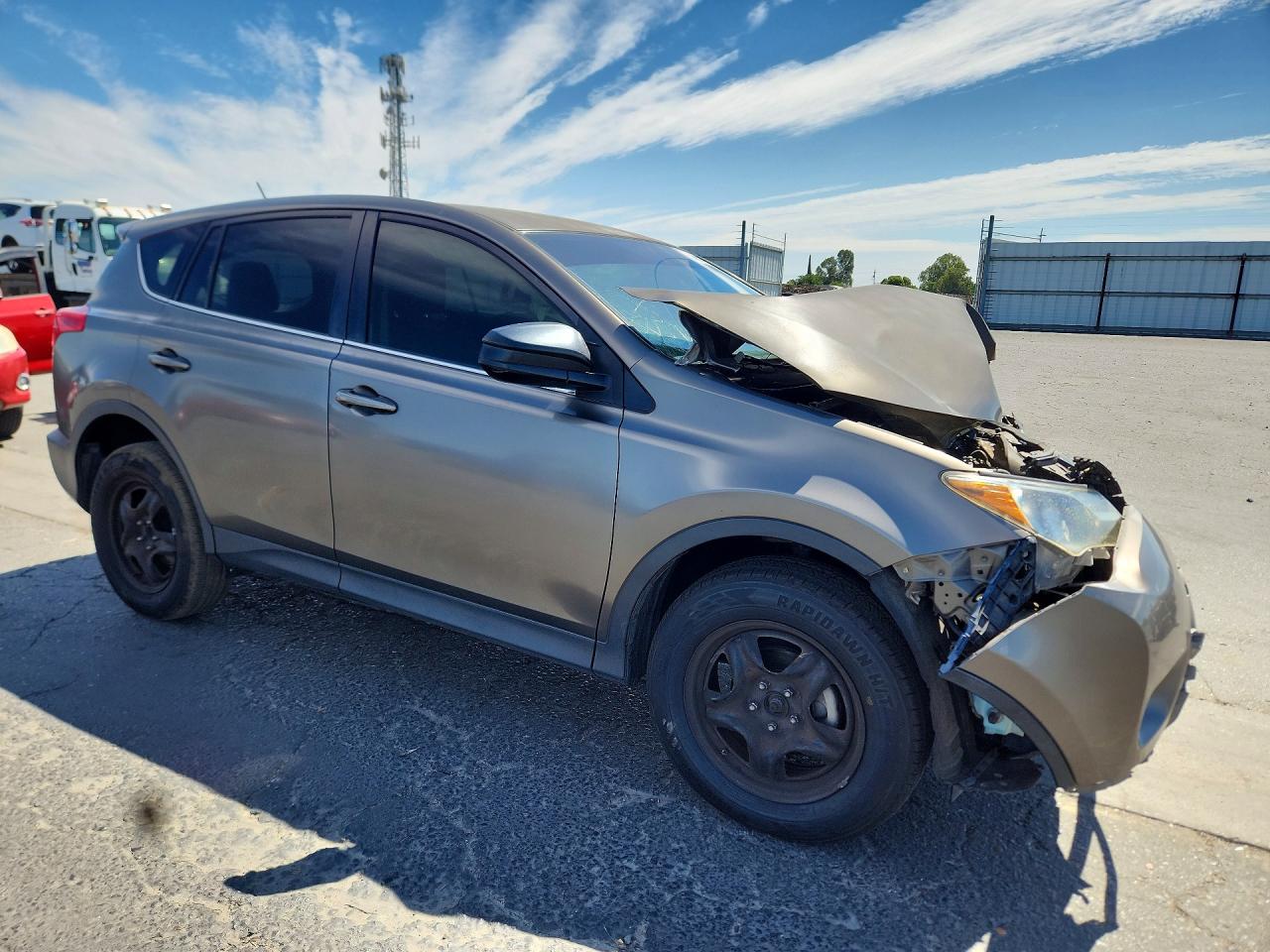 2015 Toyota Rav4 Le Brown vin: JTMZFREV8FD064335