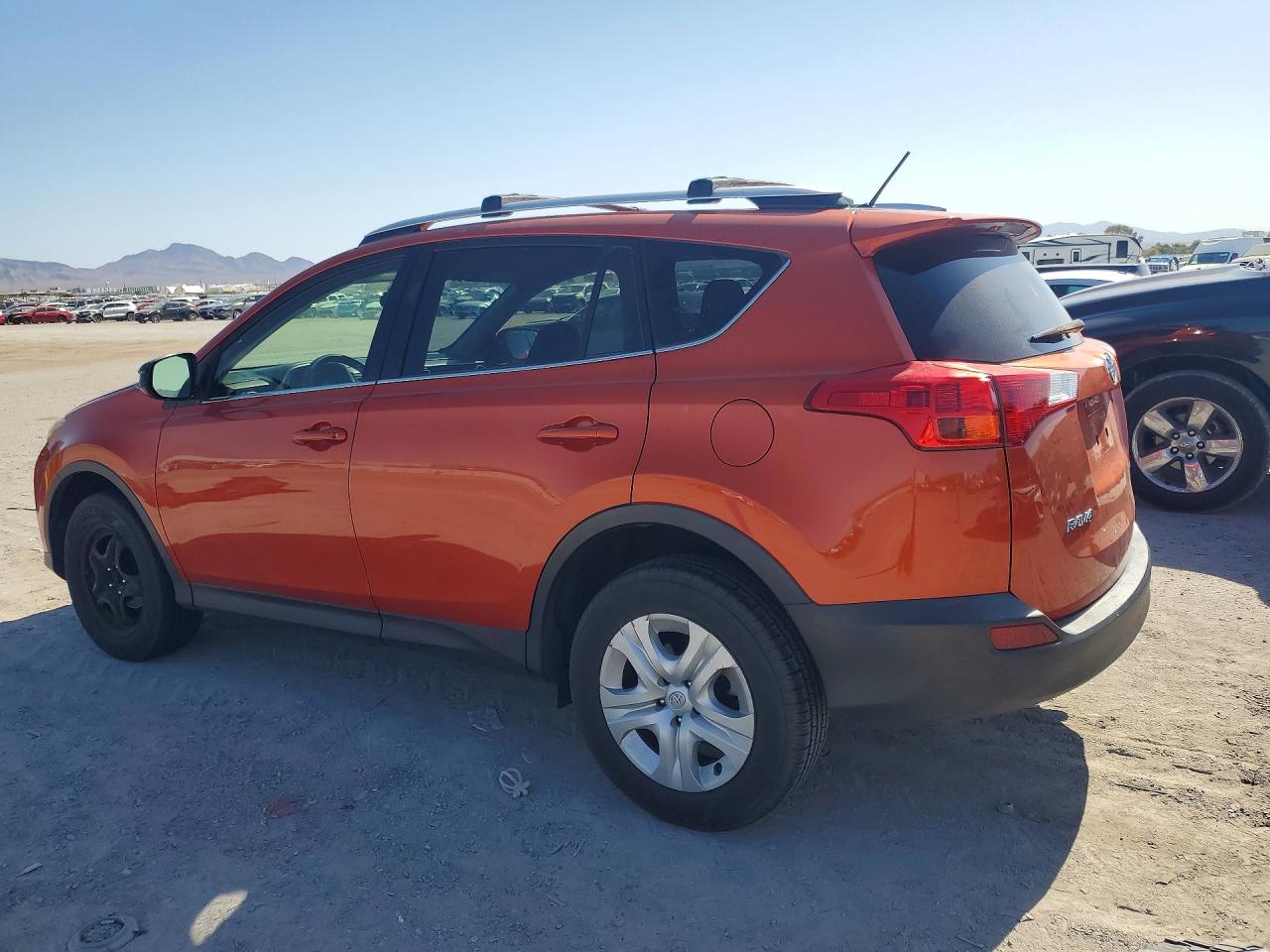2015 Toyota Rav4 Le Оранжевый vin: JTMZFREV8FD069888