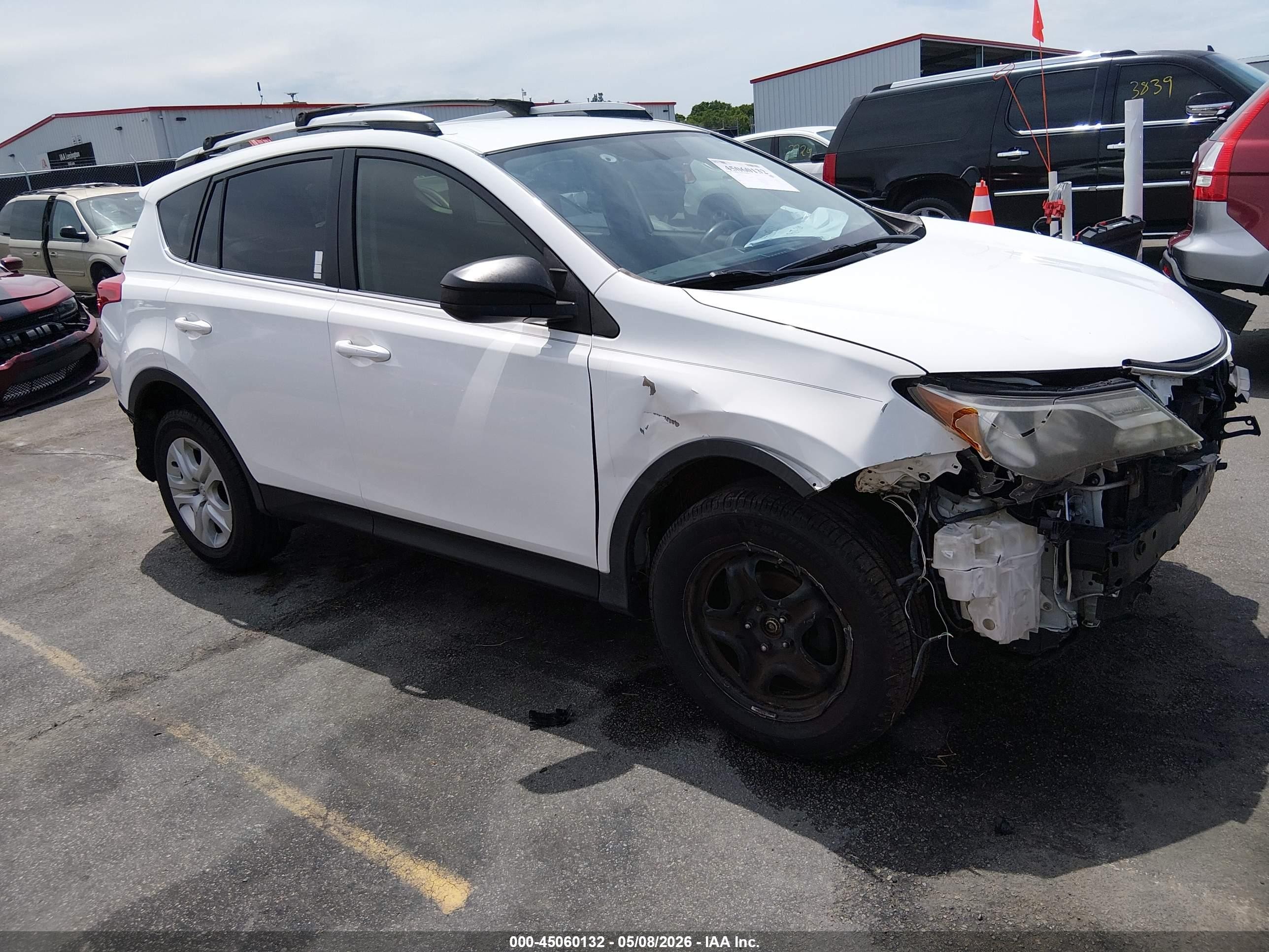 2015 Toyota Rav4 Le White vin: JTMZFREV8FD079840