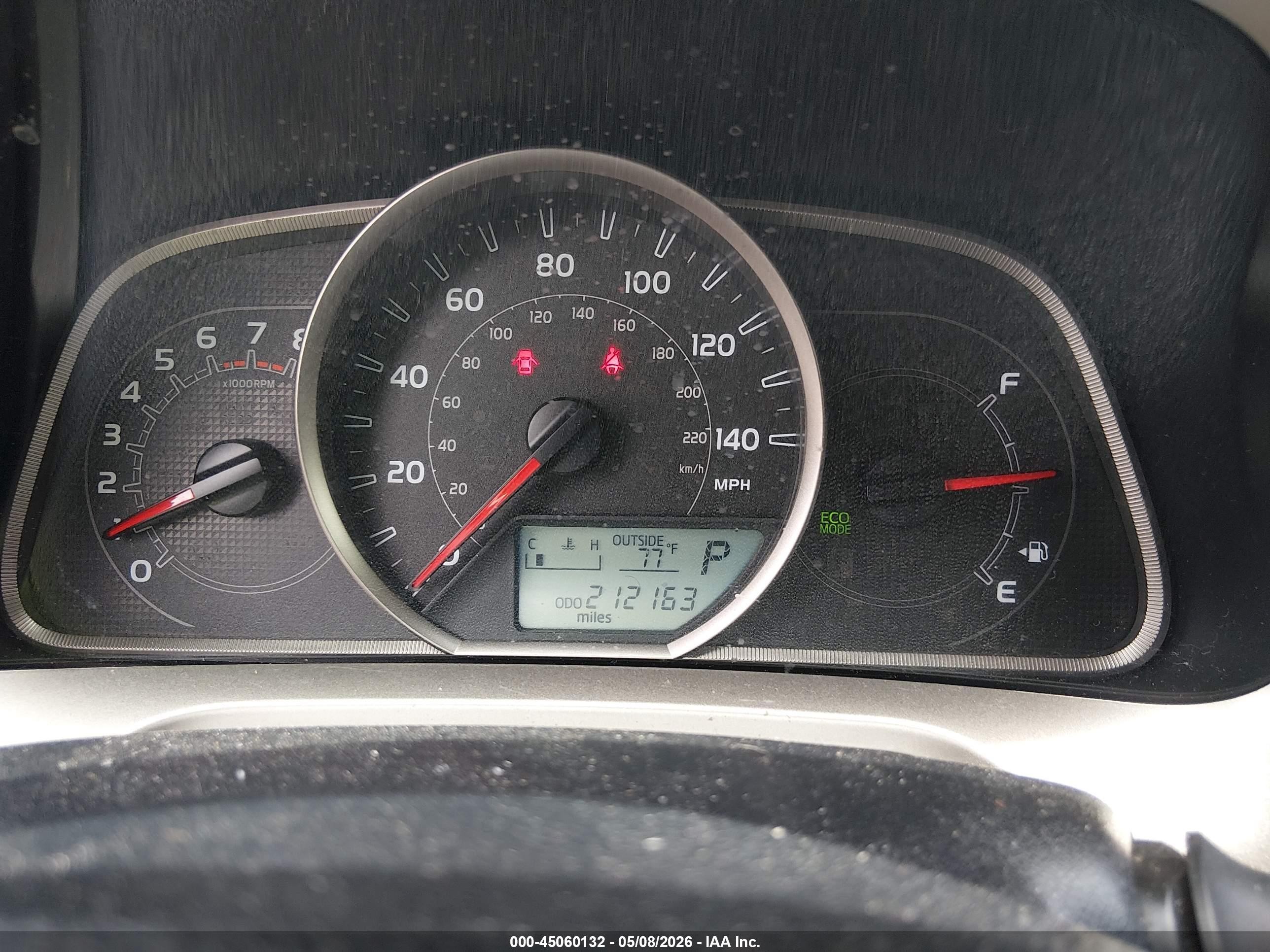 2015 Toyota Rav4 Le White vin: JTMZFREV8FD079840