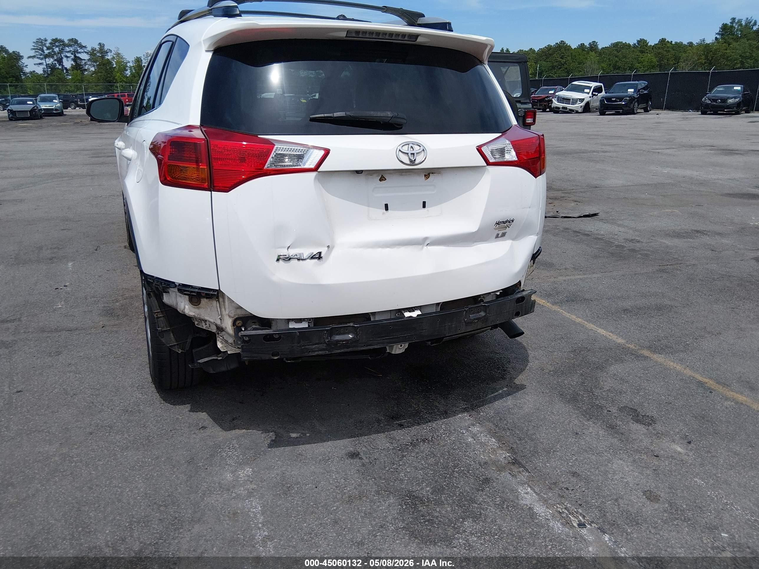 2015 Toyota Rav4 Le White vin: JTMZFREV8FD079840
