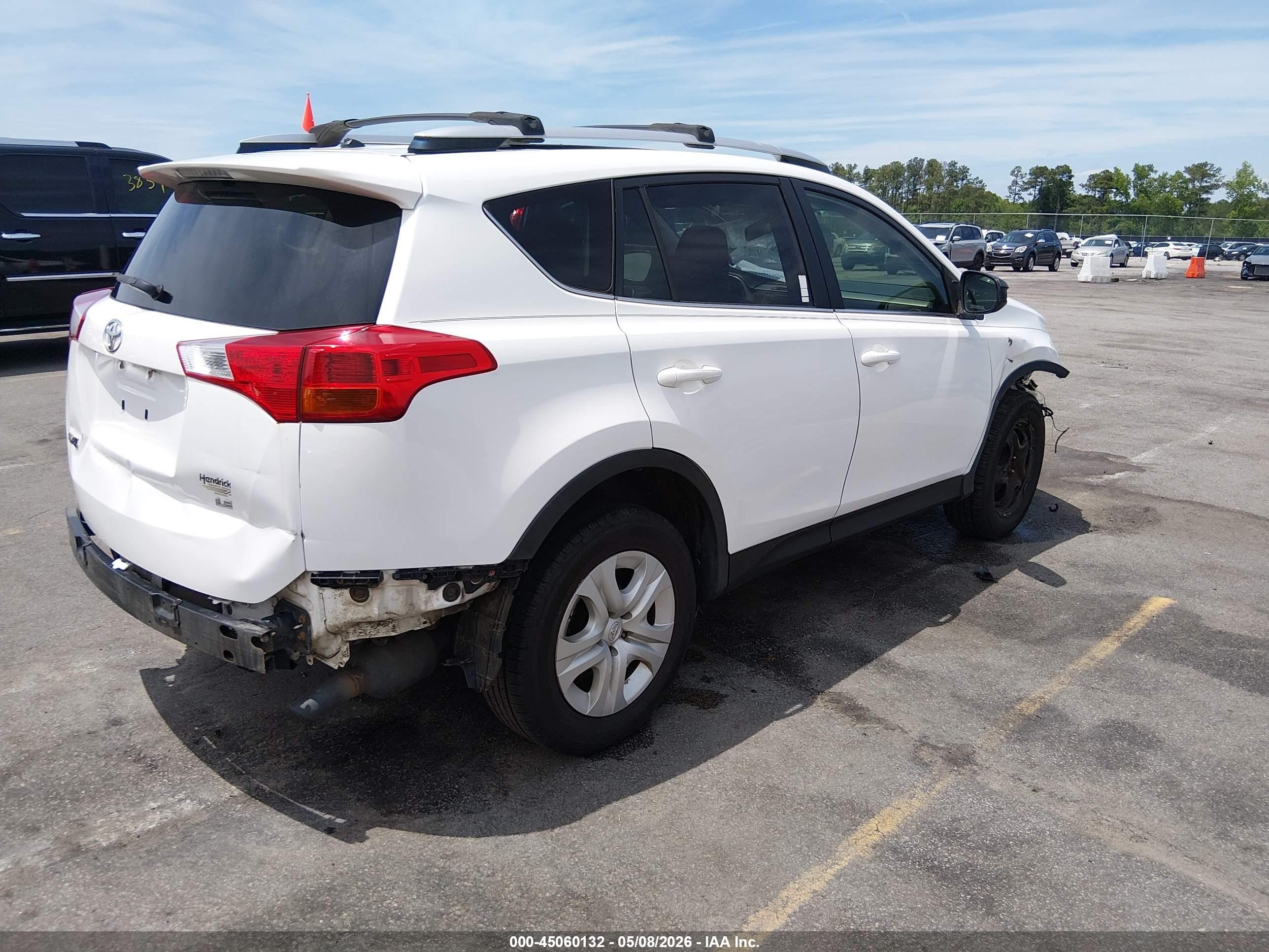 2015 Toyota Rav4 Le White vin: JTMZFREV8FD079840