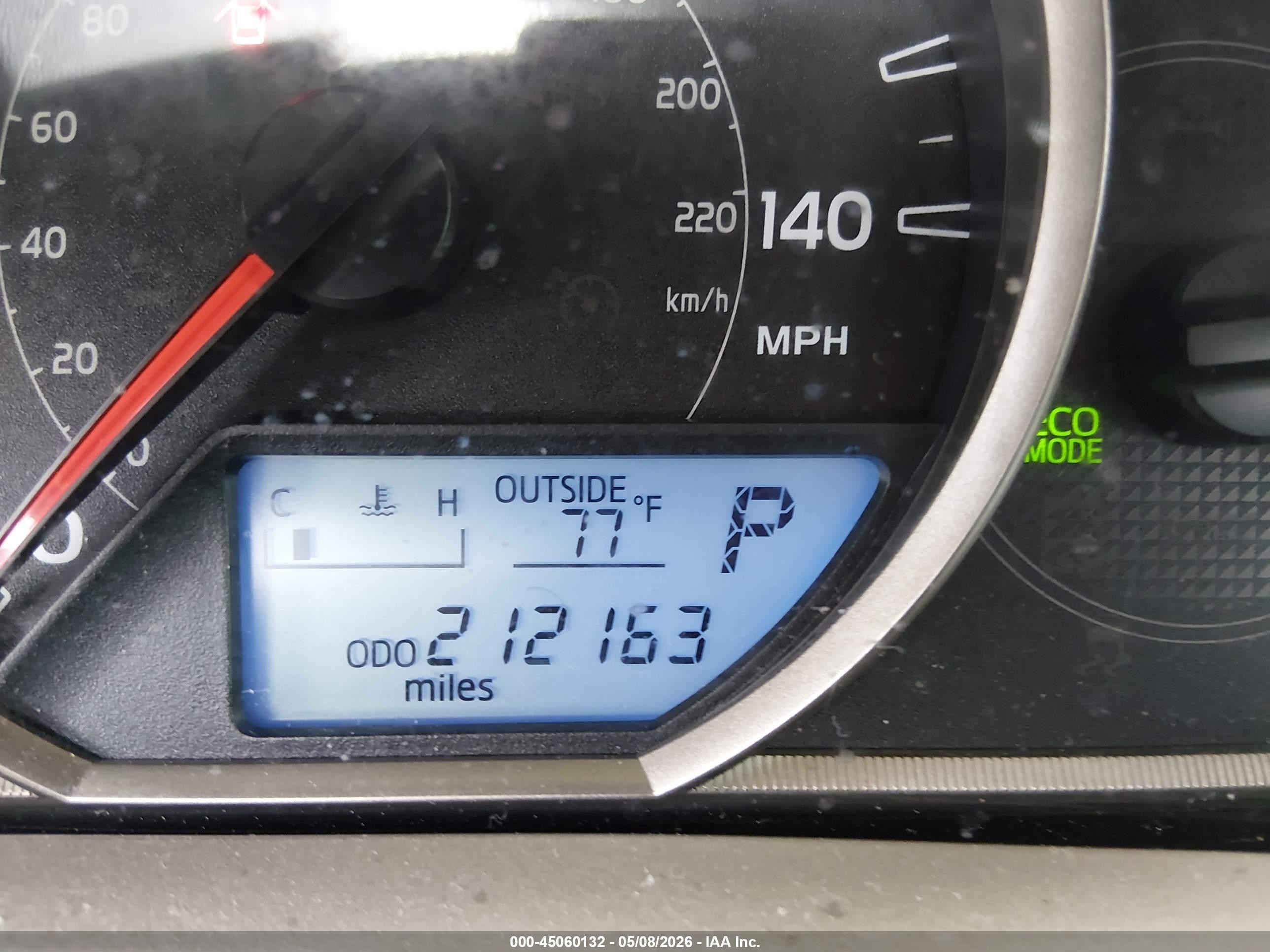 2015 Toyota Rav4 Le White vin: JTMZFREV8FD079840