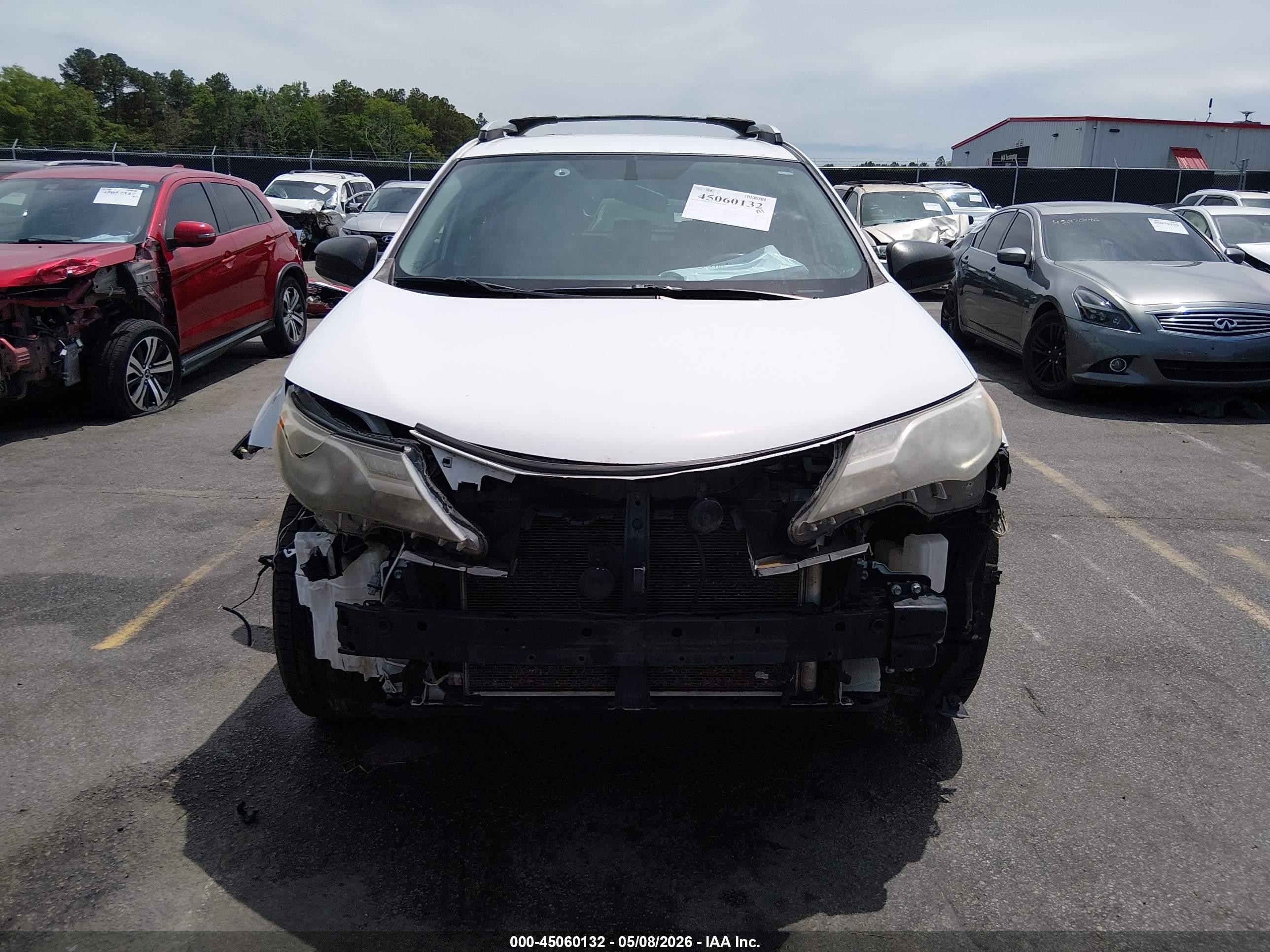 2015 Toyota Rav4 Le White vin: JTMZFREV8FD079840