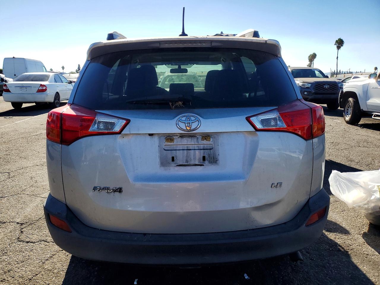 2015 Toyota Rav4 Le Серебряный vin: JTMZFREV8FJ025603