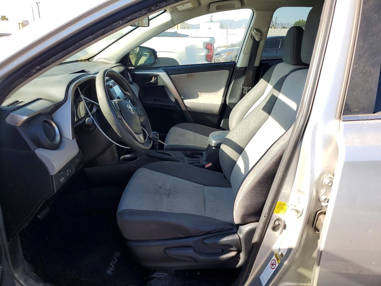 2015 Toyota Rav4 Le Серебряный vin: JTMZFREV8FJ025603