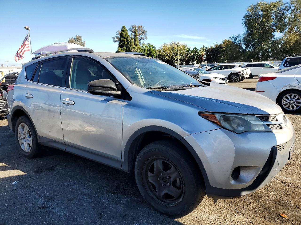 2015 Toyota Rav4 Le Серебряный vin: JTMZFREV8FJ025603