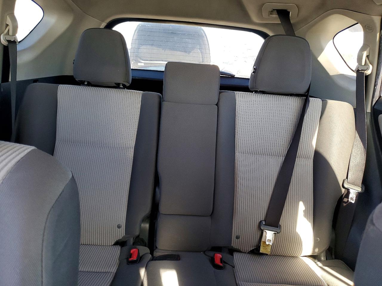 2015 Toyota Rav4 Le Серебряный vin: JTMZFREV8FJ025603