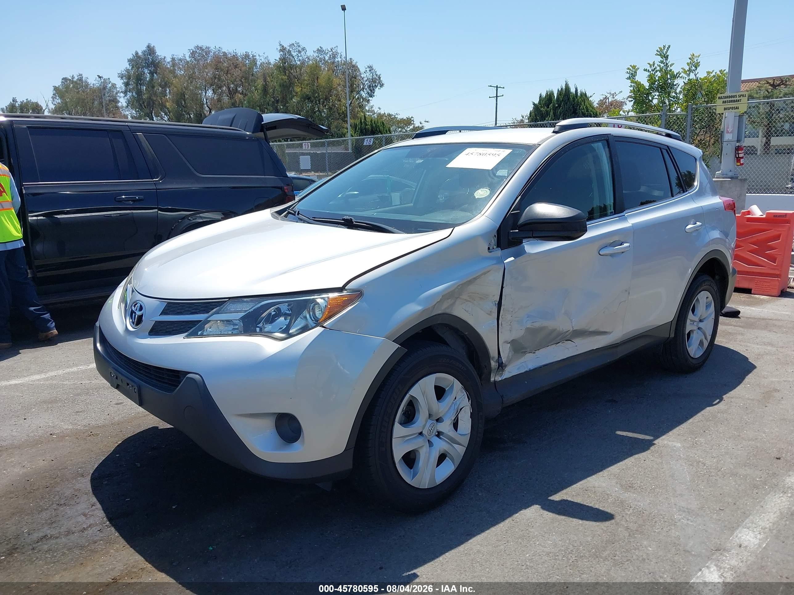 2015 Toyota Rav4 Le Silver vin: JTMZFREV8FJ042272